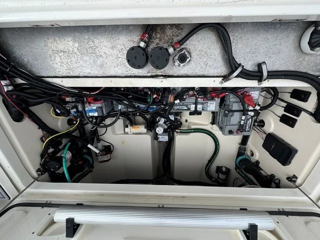 2016 Boston Whaler 315 CONQUEST Image Thumbnail #9