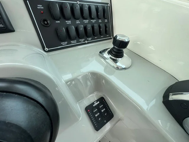2016 Boston Whaler 315 CONQUEST Image Thumbnail #20
