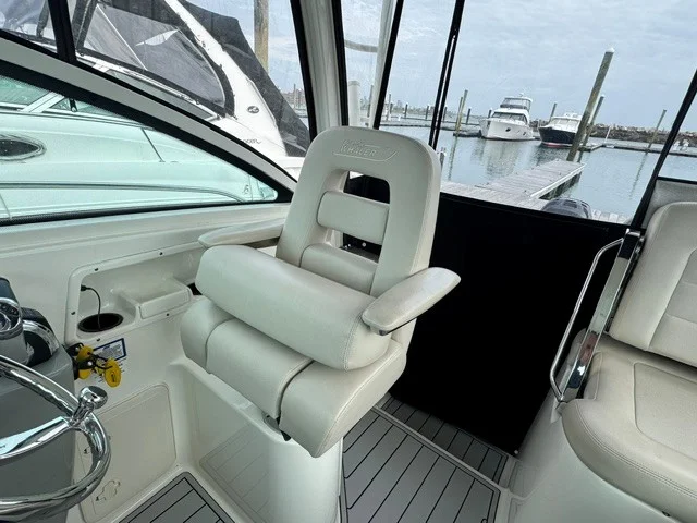 2016 Boston Whaler 315 CONQUEST Image Thumbnail #16