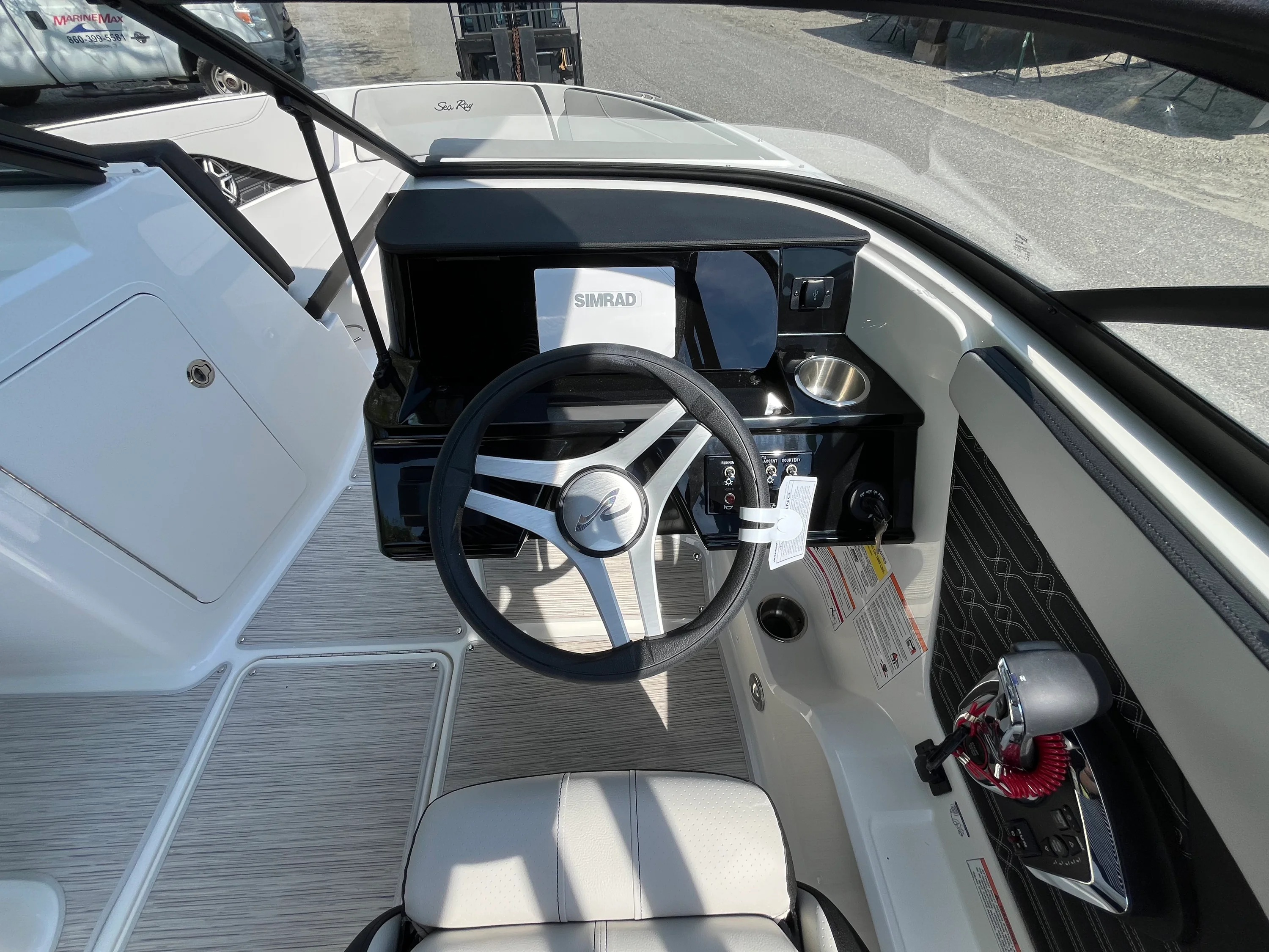2026 Sea Ray SPX 210 Outboard Image Thumbnail #11