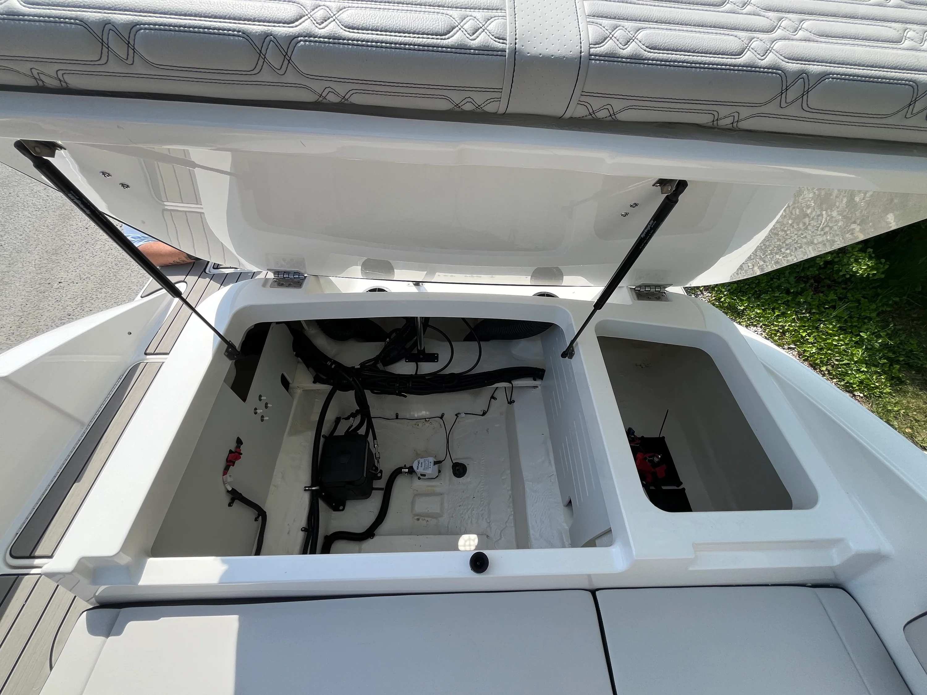 2026 Sea Ray SPX 210 Outboard Image Thumbnail #4