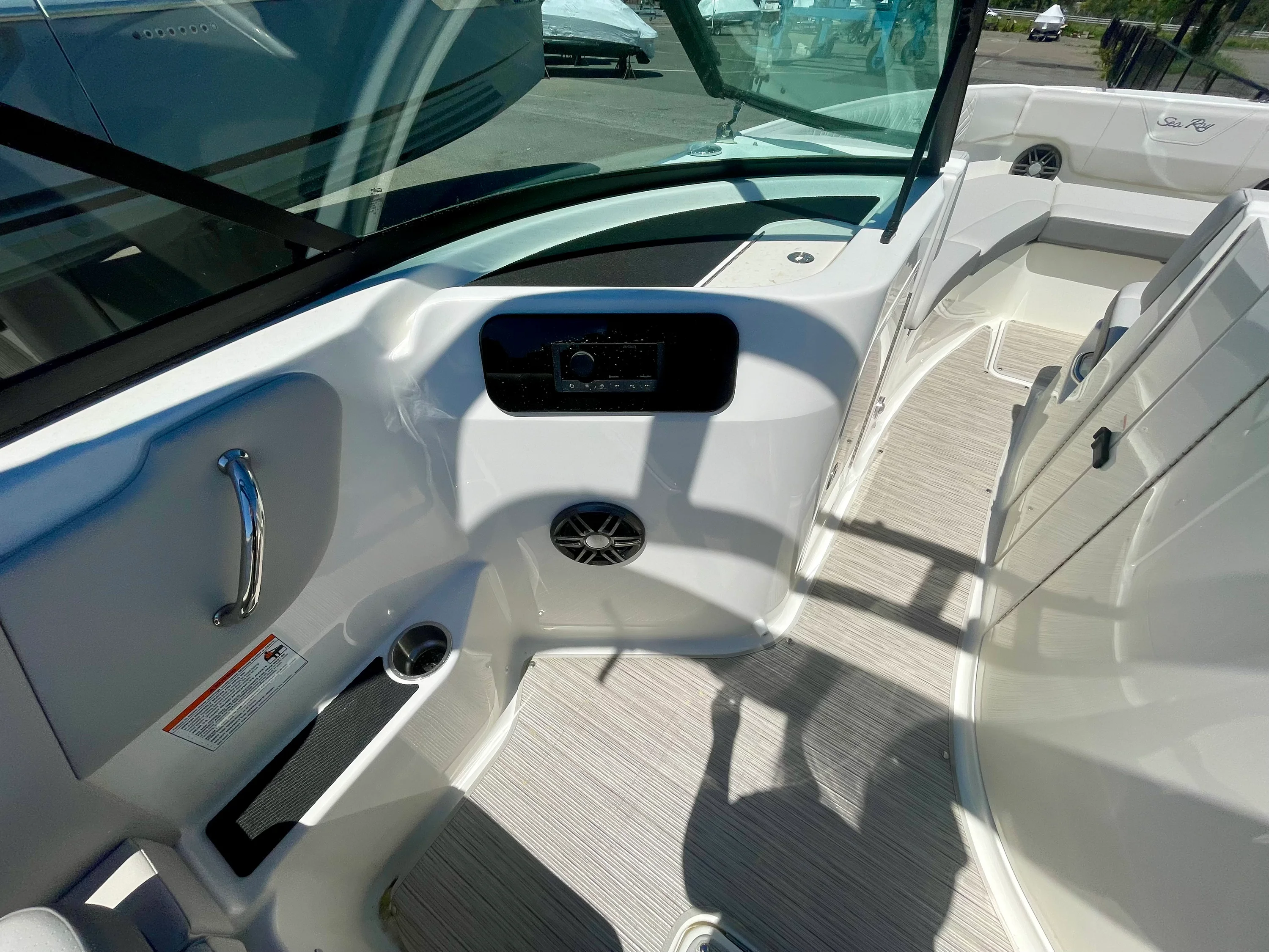 2026 Sea Ray SDX 250 Outboard Image Thumbnail #12