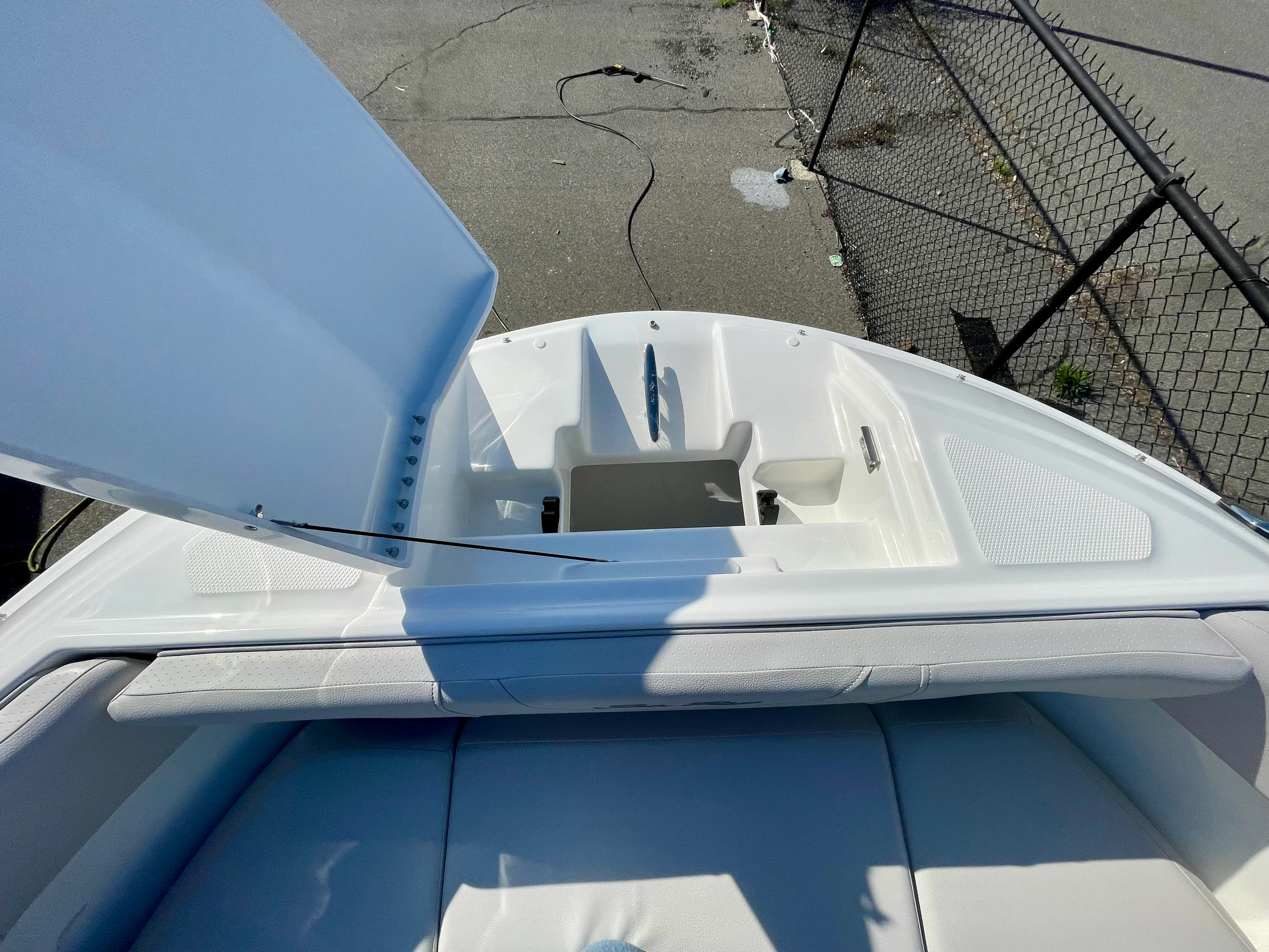 2026 Sea Ray SDX 250 Outboard Image Thumbnail #17
