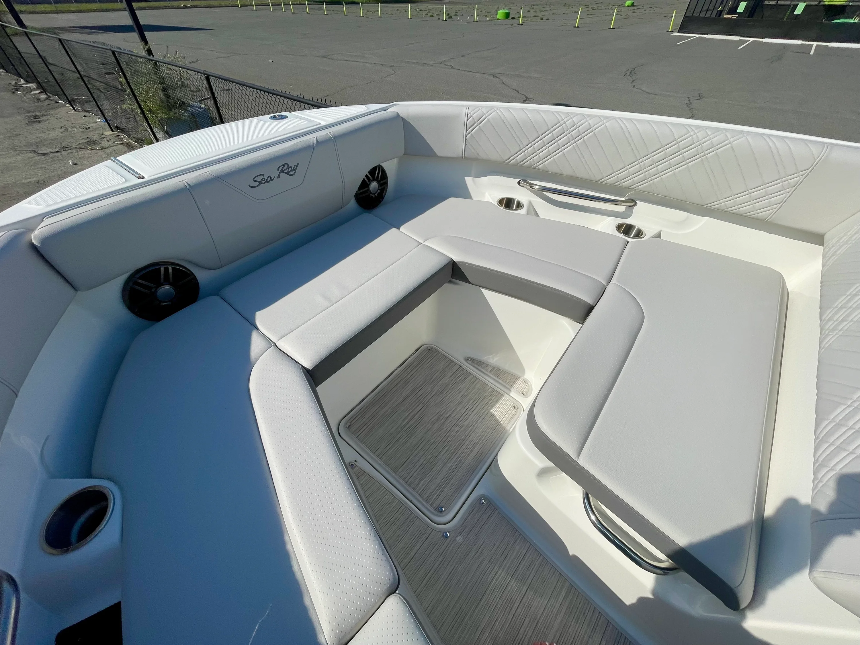 2026 Sea Ray SDX 250 Outboard Image Thumbnail #15