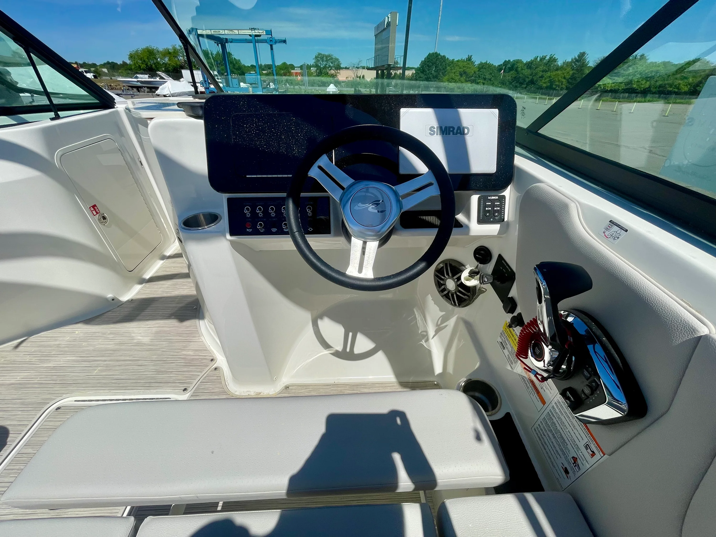 2026 Sea Ray SDX 250 Outboard Image Thumbnail #10
