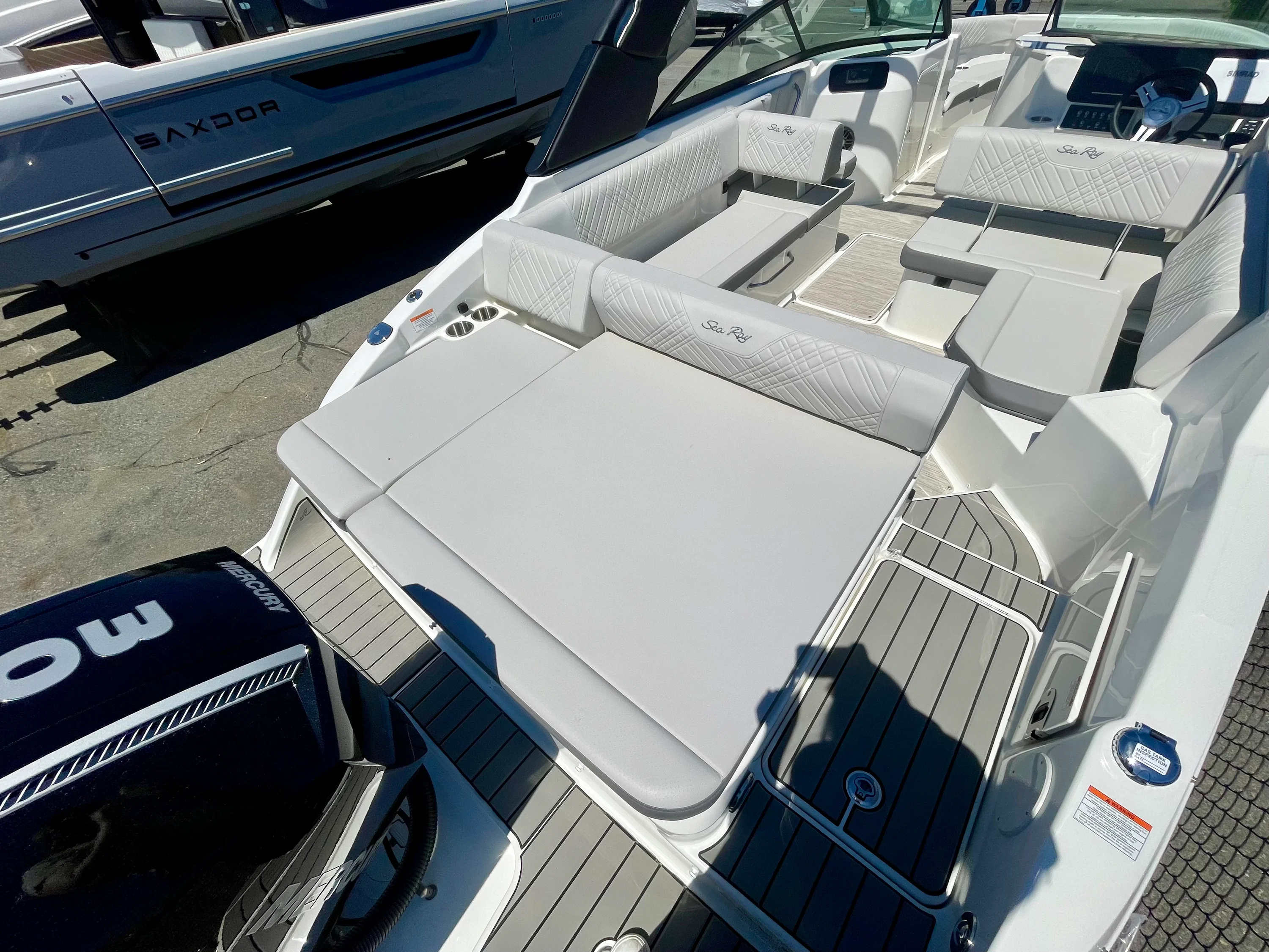 2026 Sea Ray SDX 250 Outboard Image Thumbnail #2