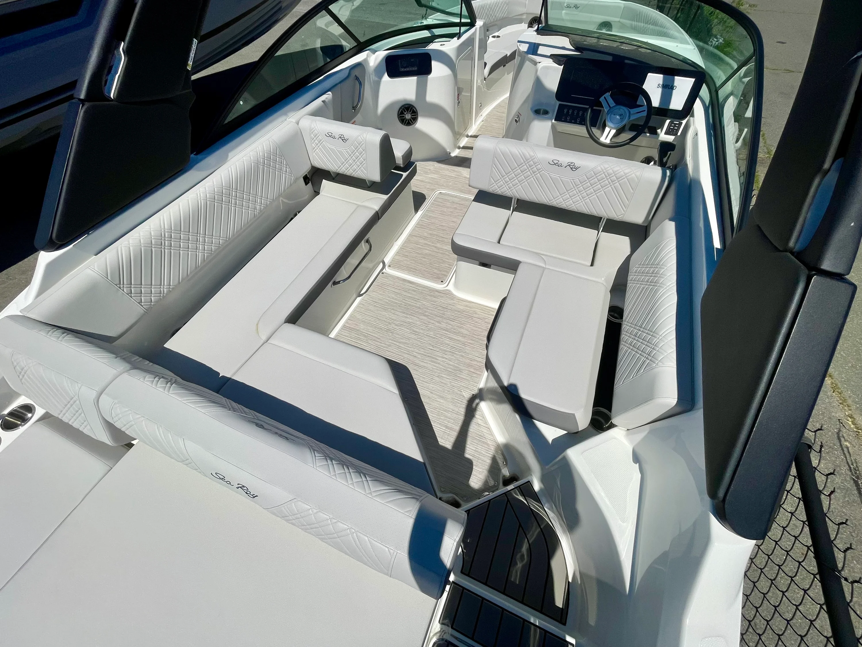 2026 Sea Ray SDX 250 Outboard Image Thumbnail #5