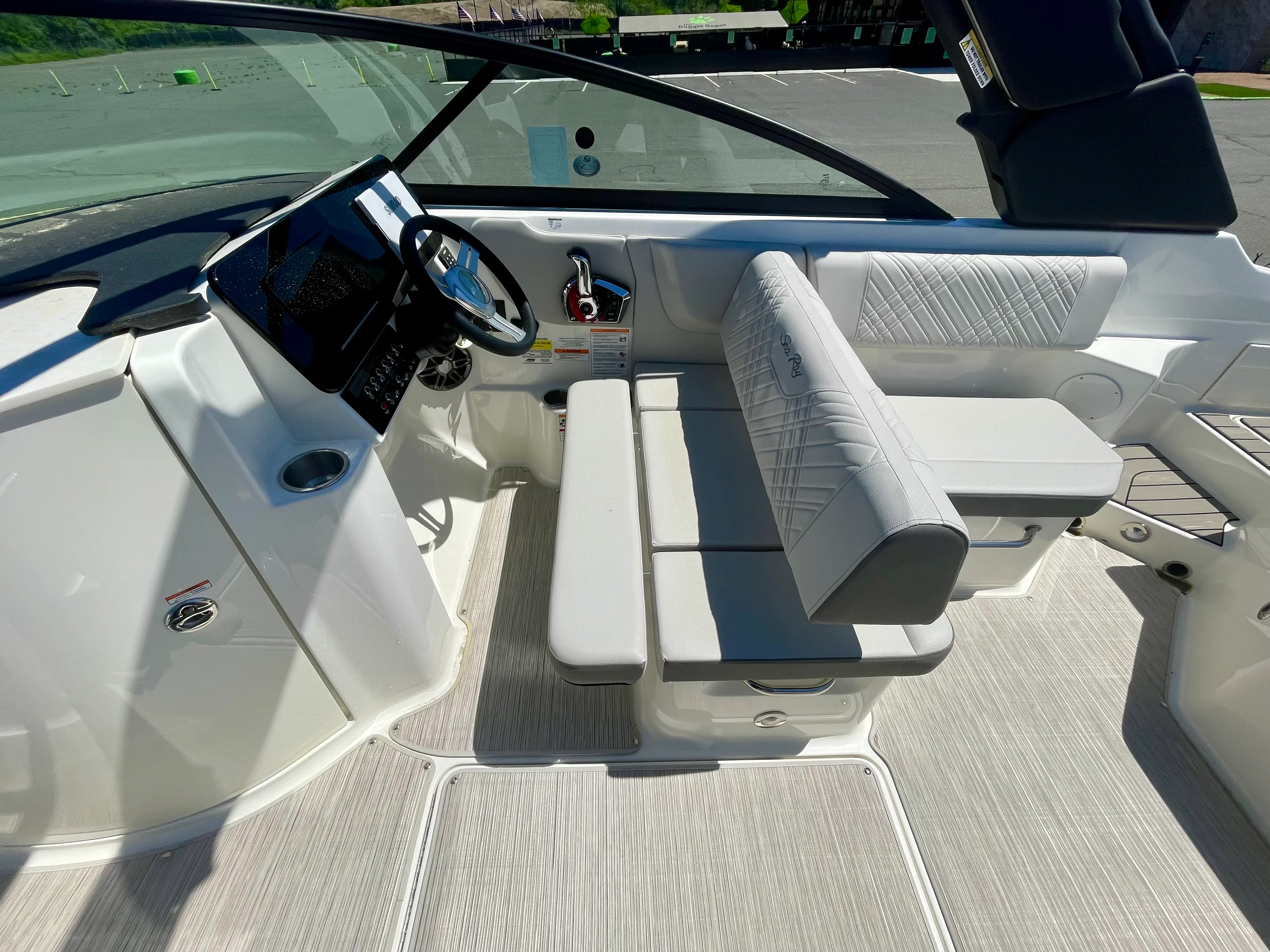 2026 Sea Ray SDX 250 Outboard Image Thumbnail #8