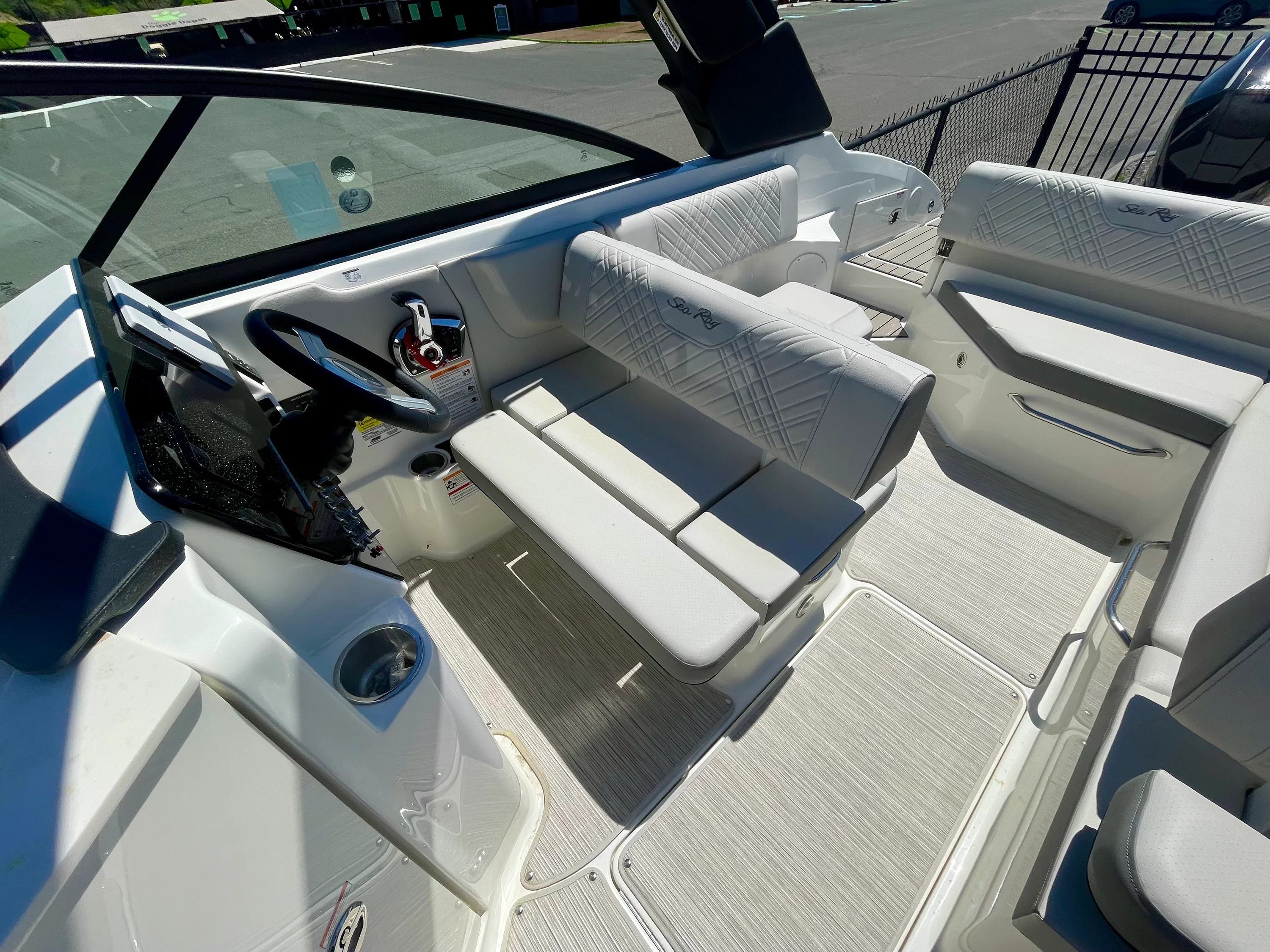 2026 Sea Ray SDX 250 Outboard Image Thumbnail #9