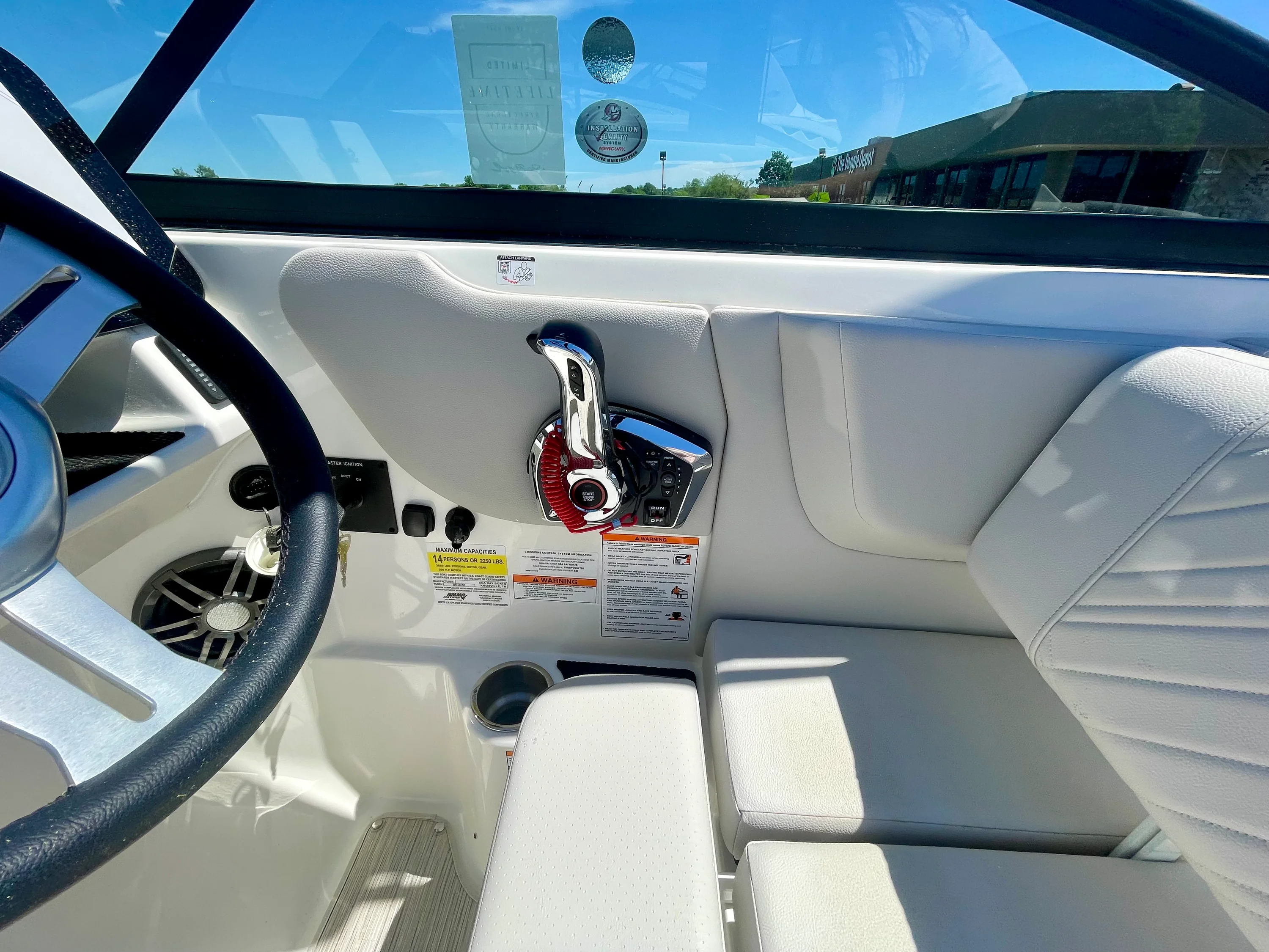 2026 Sea Ray SDX 250 Outboard Image Thumbnail #11