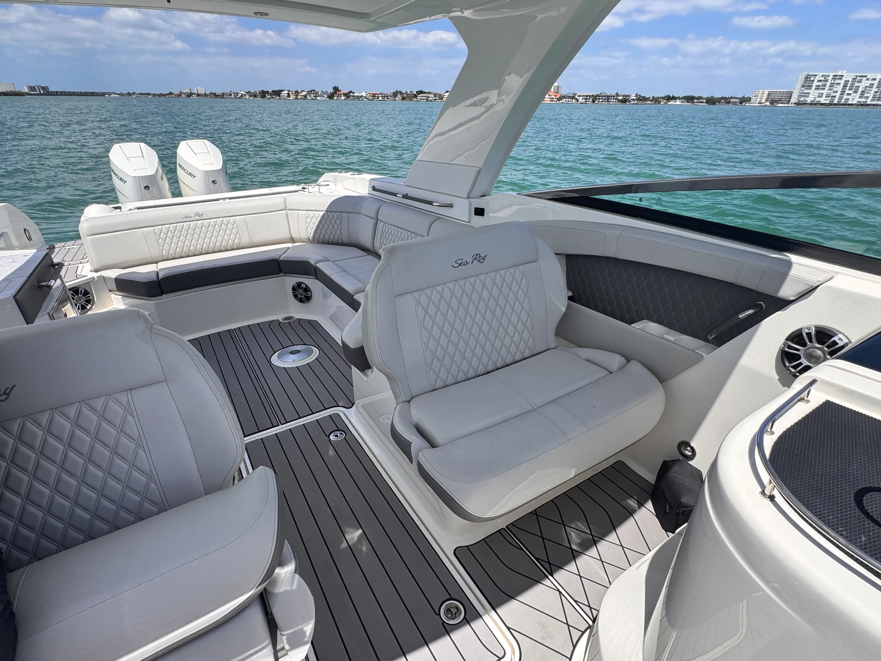 2024 Sea Ray SLX 350 OUTBOARD Image Thumbnail #24