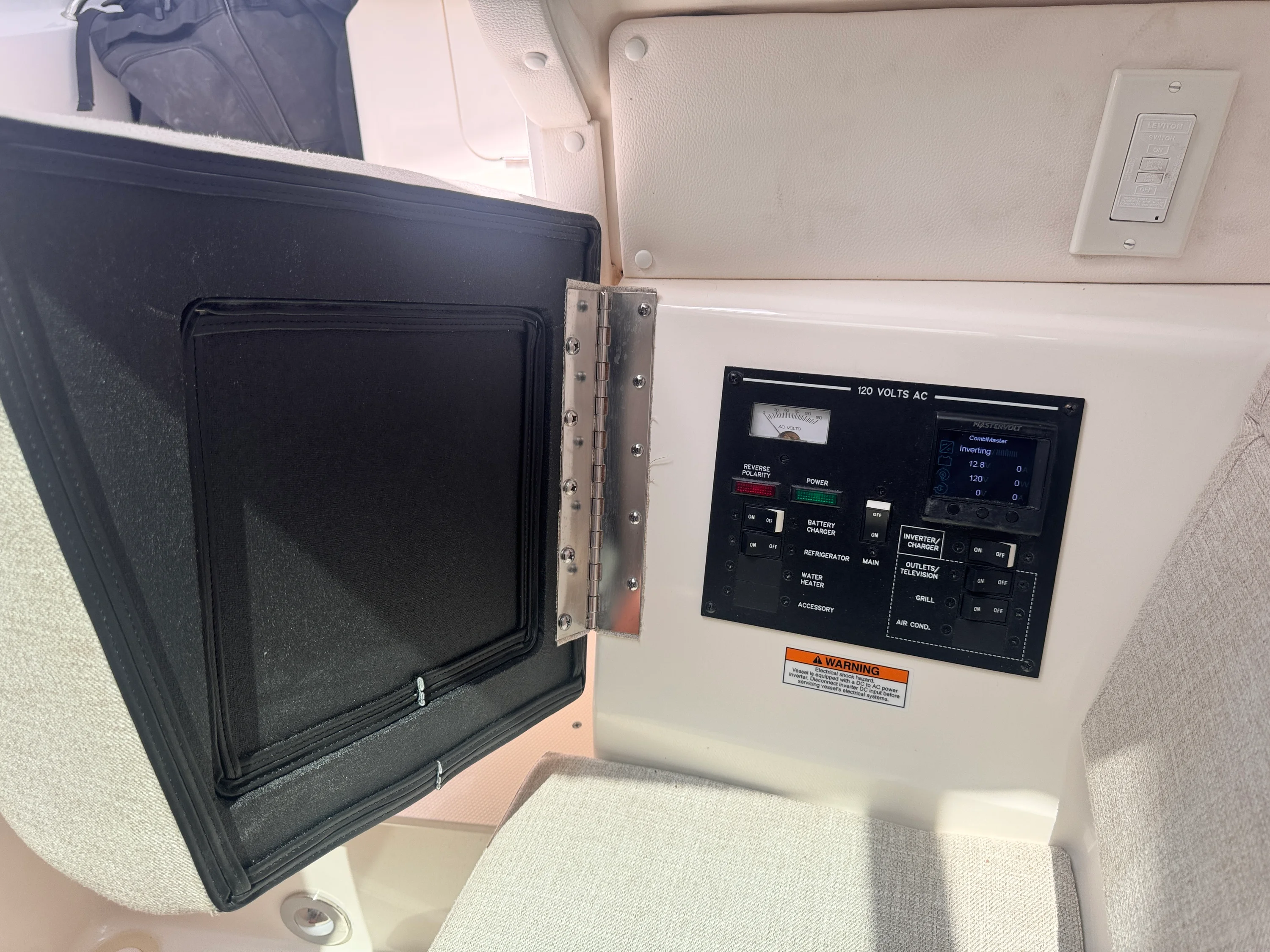 2024 Sea Ray SLX 350 OUTBOARD Image Thumbnail #13