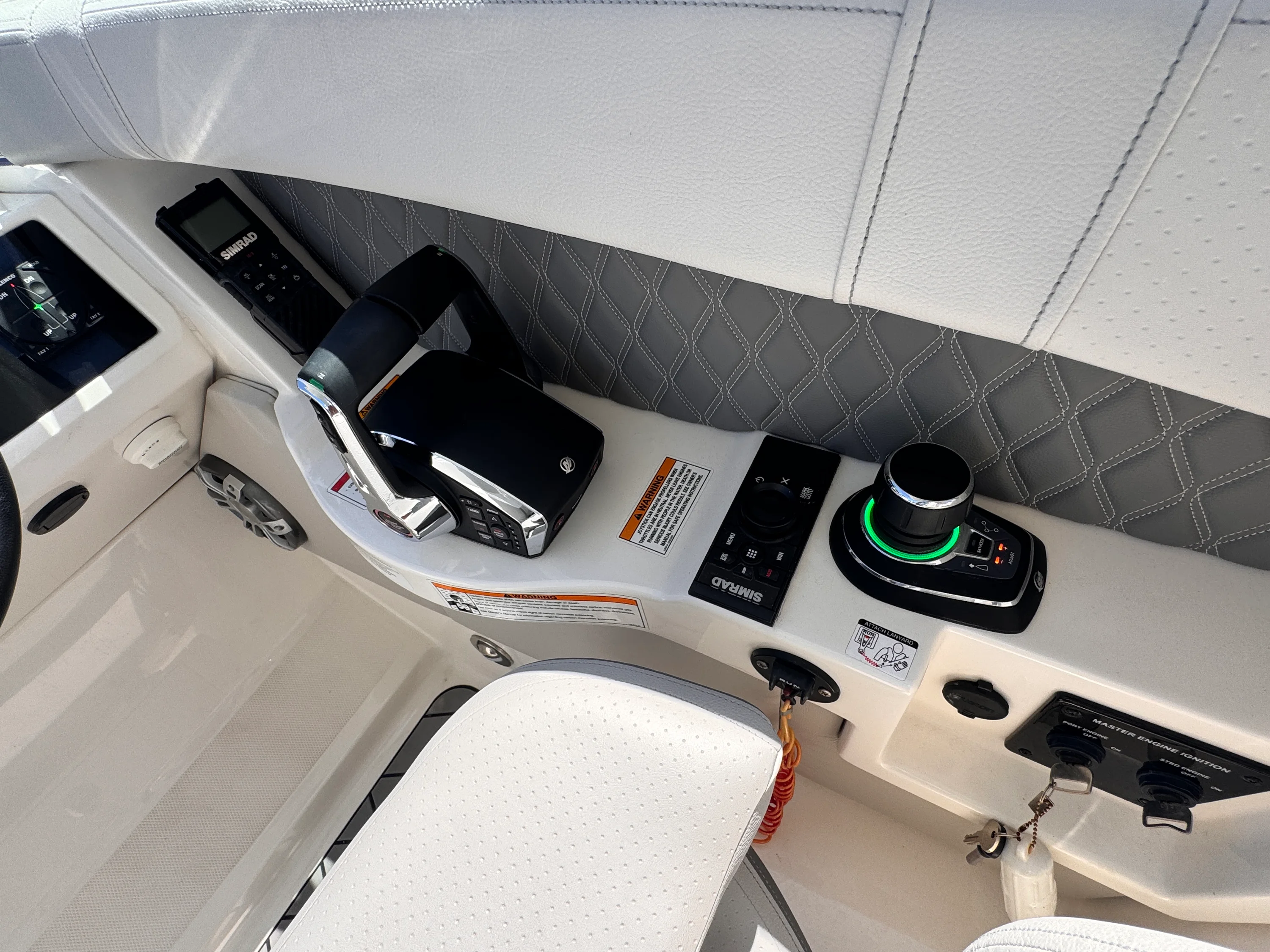 2024 Sea Ray SLX 350 OUTBOARD Image Thumbnail #23