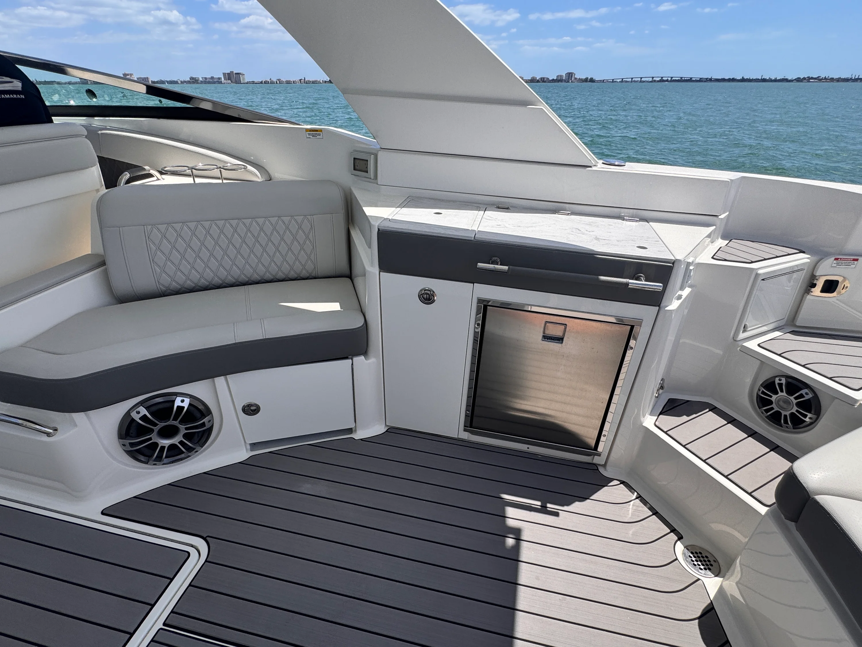 2024 Sea Ray SLX 350 OUTBOARD Image Thumbnail #19