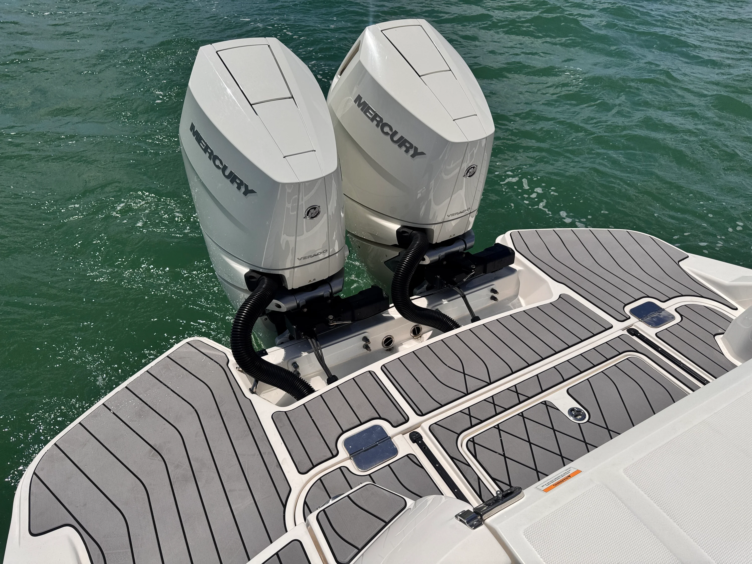 2024 Sea Ray SLX 350 OUTBOARD Image Thumbnail #17