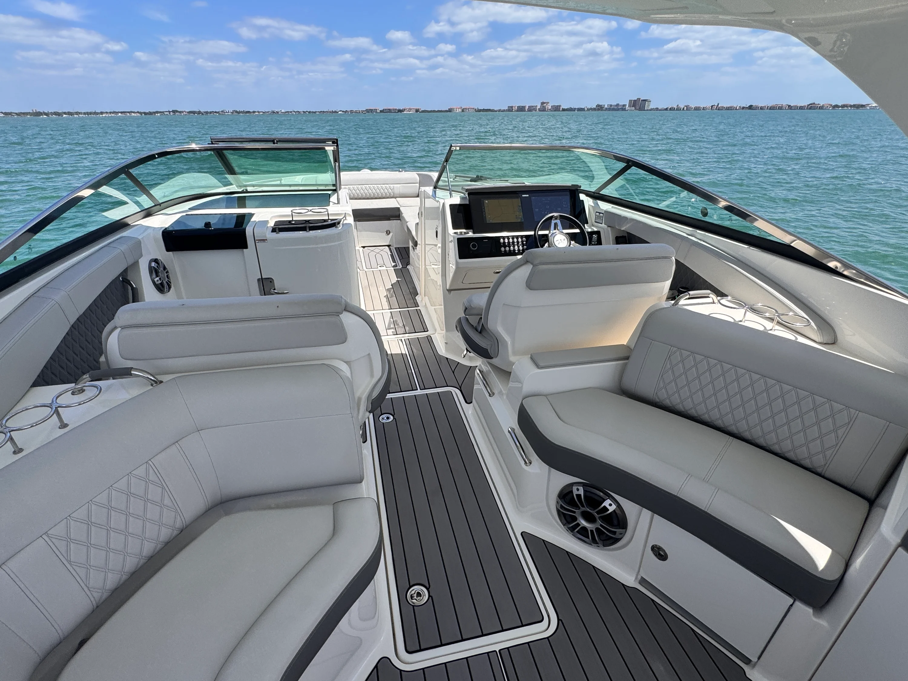 2024 Sea Ray SLX 350 OUTBOARD Image Thumbnail #20