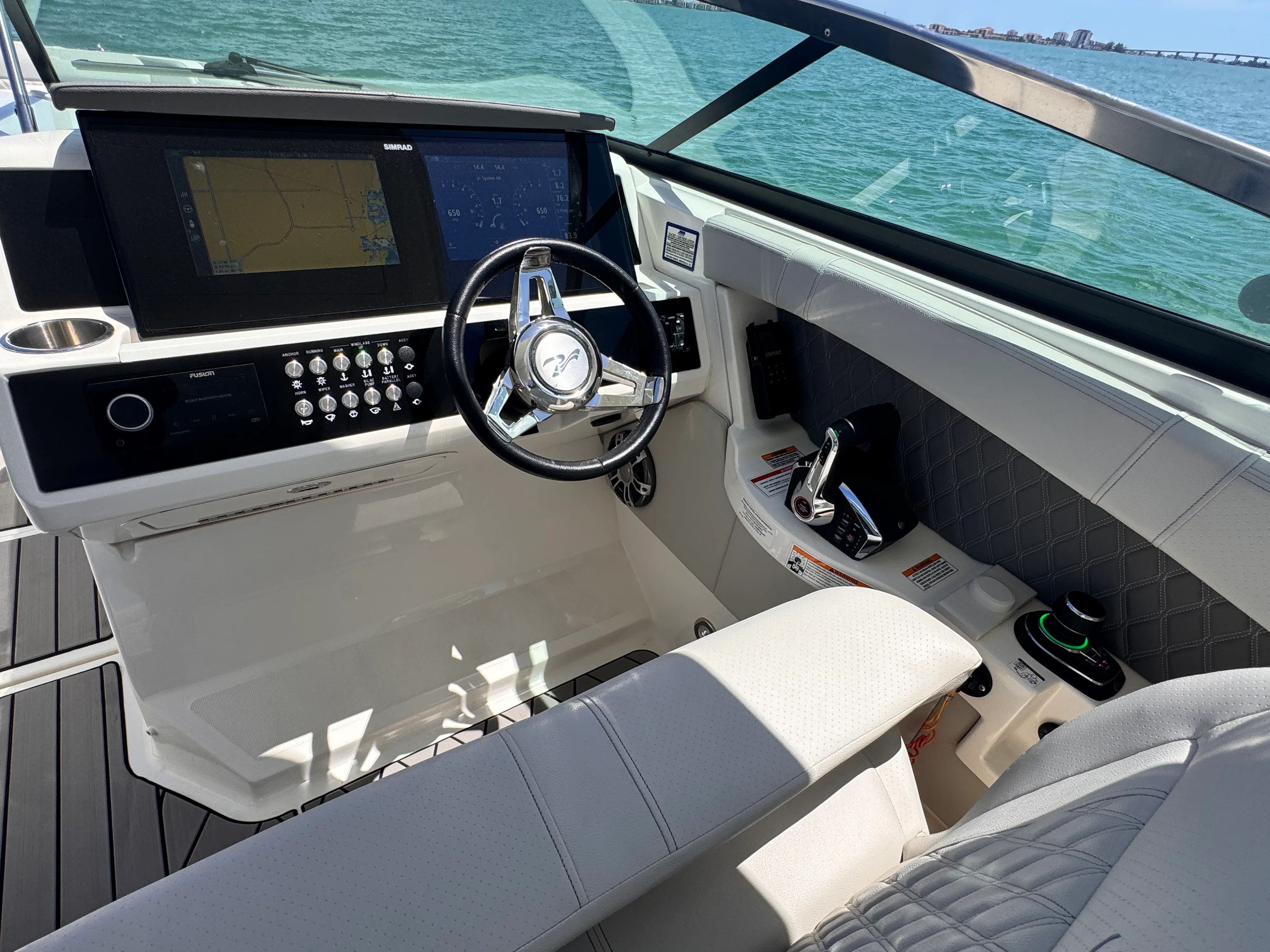 2024 Sea Ray SLX 350 OUTBOARD Image Thumbnail #21