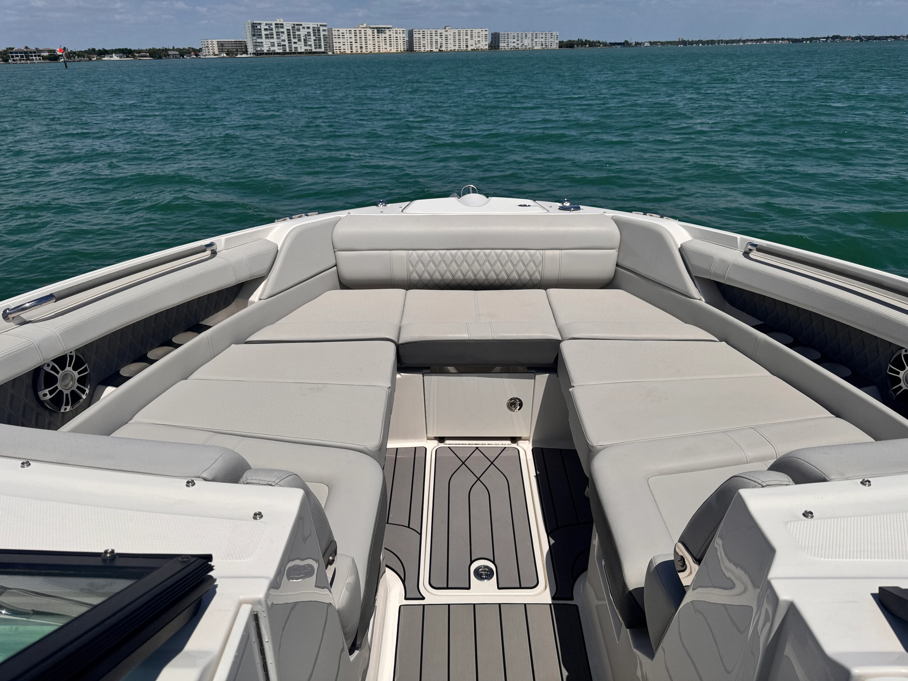 2024 Sea Ray SLX 350 OUTBOARD Image Thumbnail #15