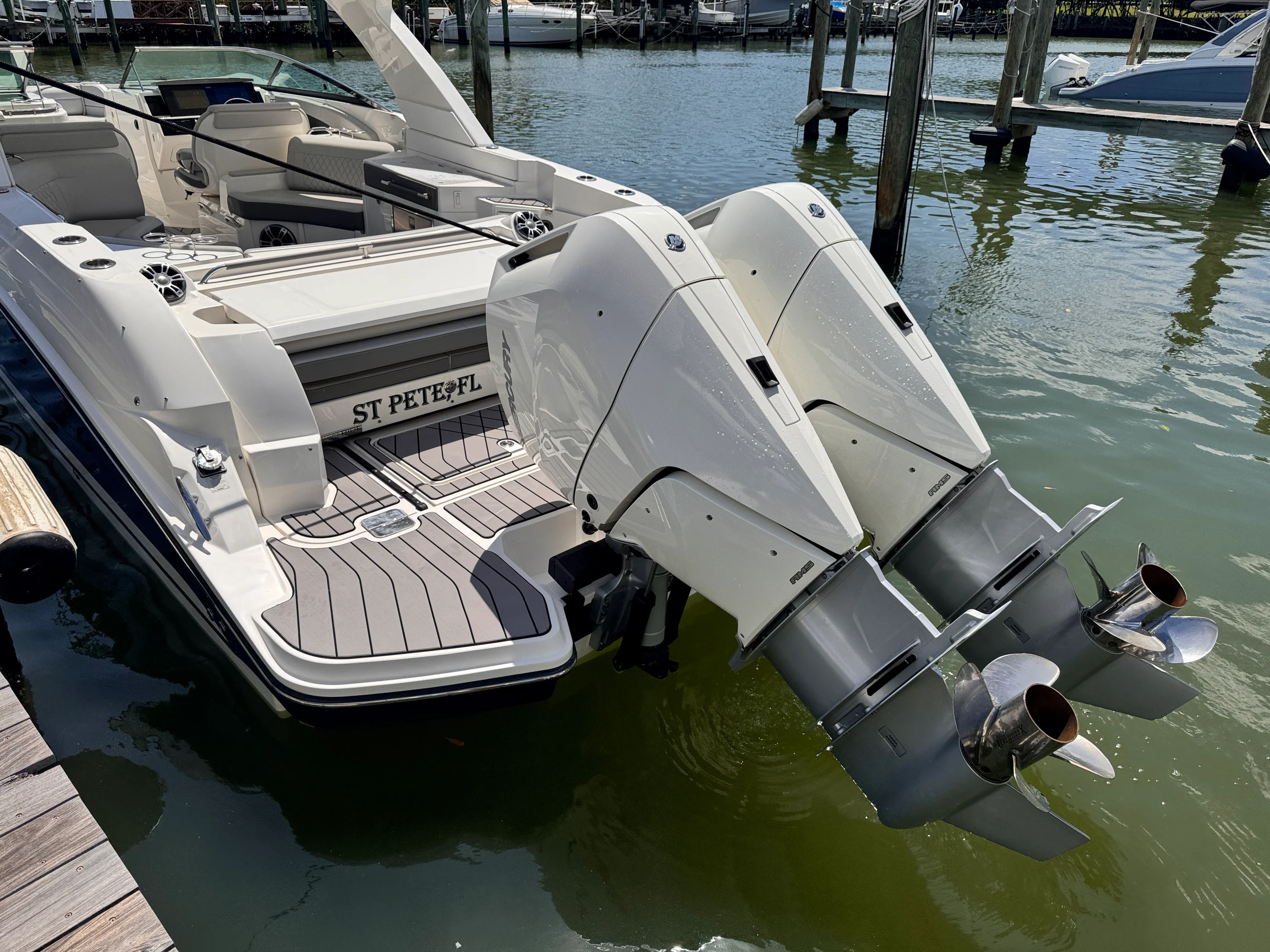2024 Sea Ray SLX 350 OUTBOARD Image Thumbnail #26