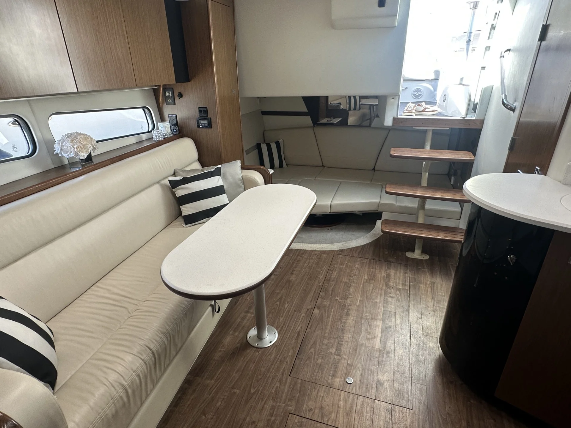 2016 Cruisers Yachts 380 EXPRESS Image Thumbnail #30