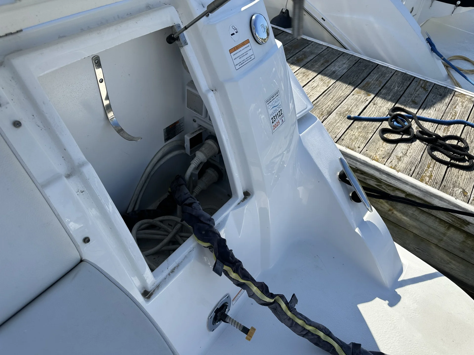 2016 Cruisers Yachts 380 EXPRESS Image Thumbnail #9