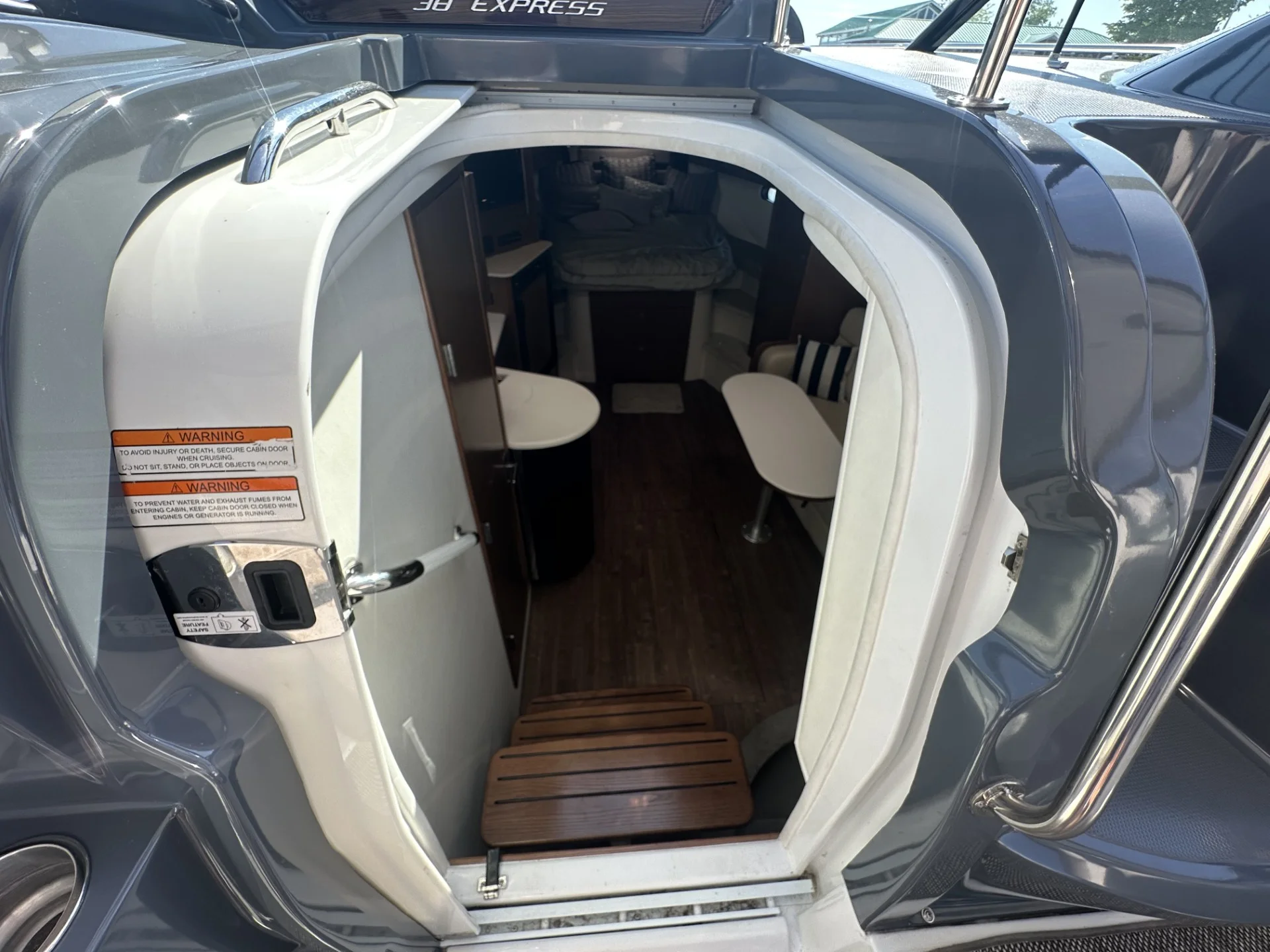 2016 Cruisers Yachts 380 EXPRESS Image Thumbnail #26