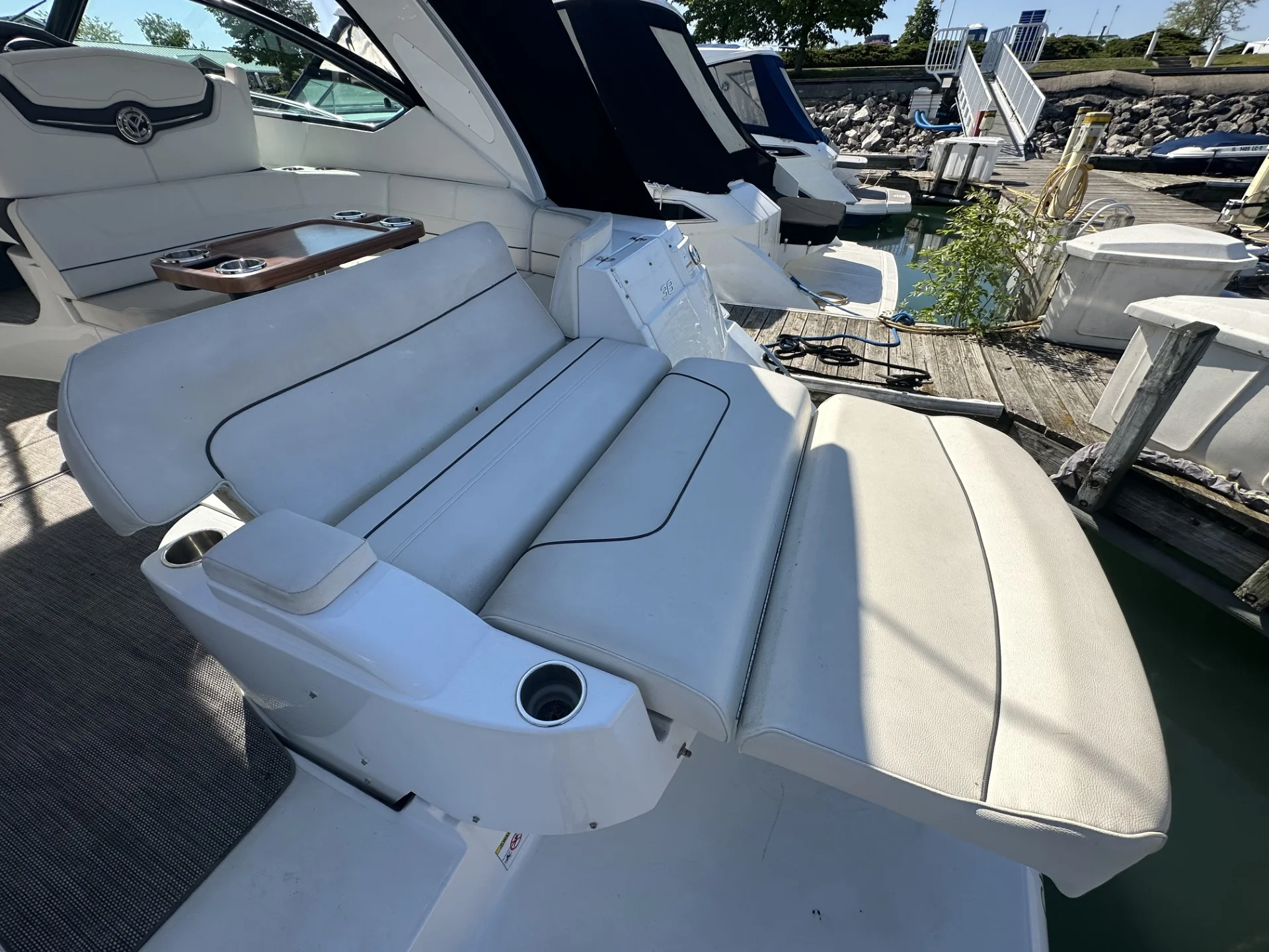 2016 Cruisers Yachts 380 EXPRESS Image Thumbnail #60