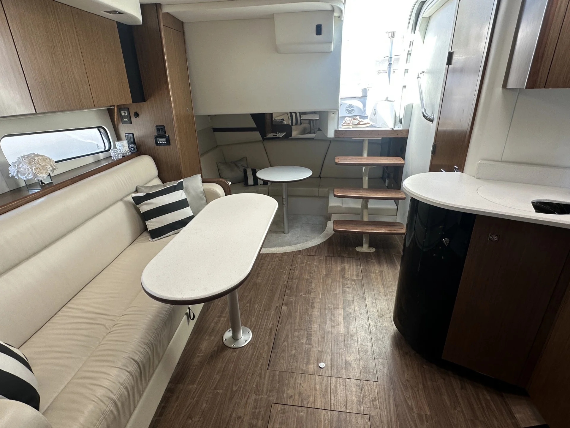 2016 Cruisers Yachts 380 EXPRESS Image Thumbnail #34