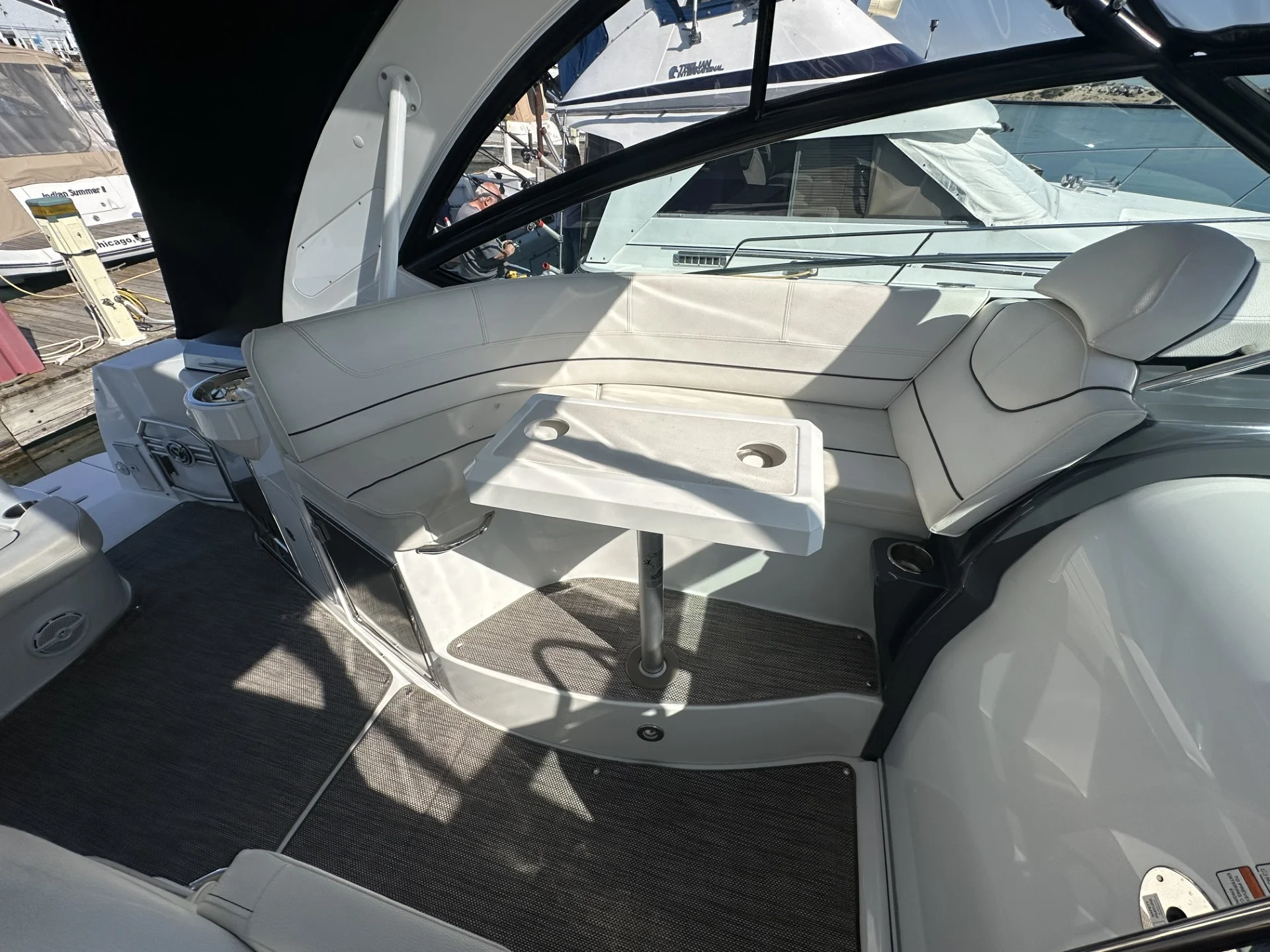 2016 Cruisers Yachts 380 EXPRESS Image Thumbnail #18
