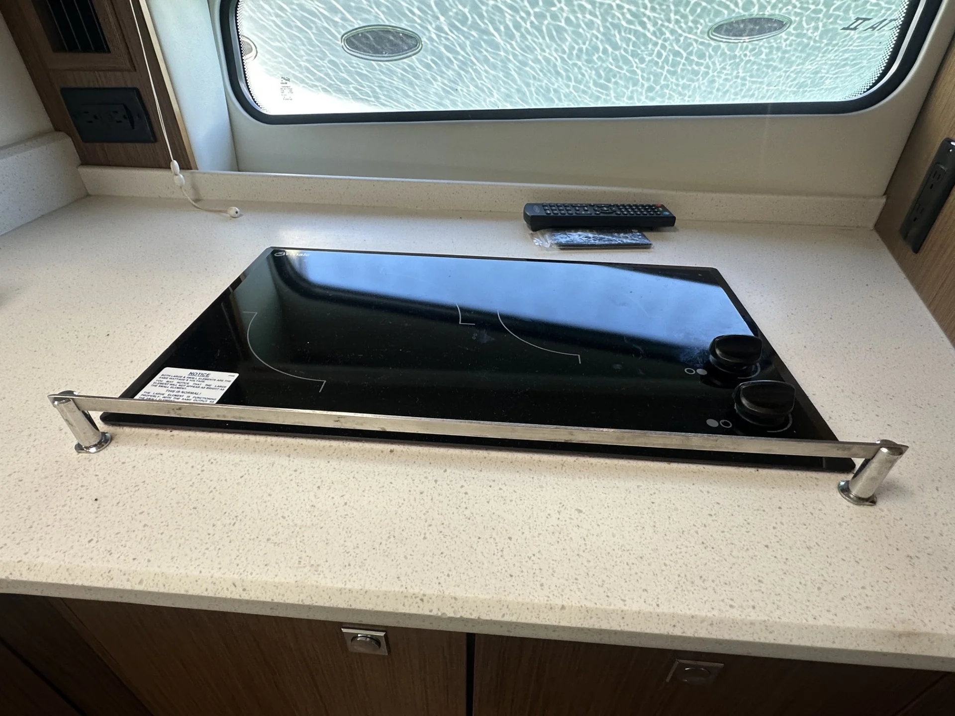 2016 Cruisers Yachts 380 EXPRESS Image Thumbnail #41