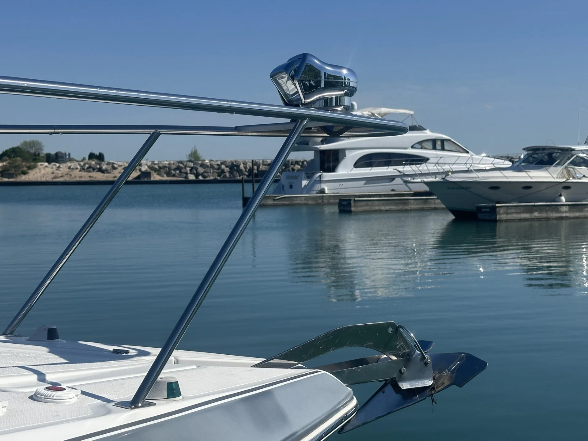 2016 Cruisers Yachts 380 EXPRESS Image Thumbnail #4
