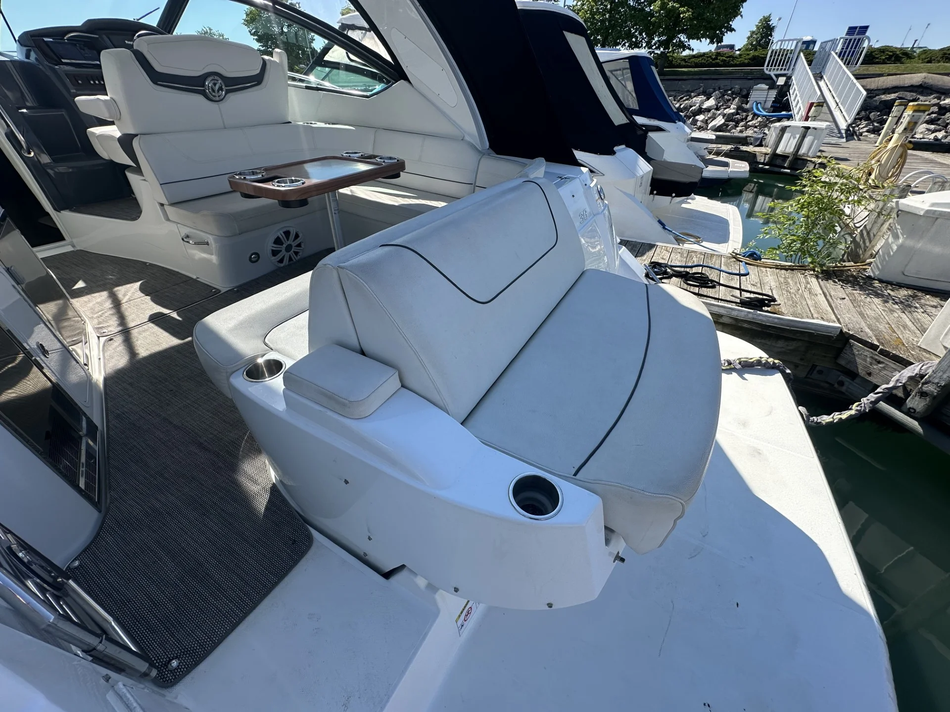 2016 Cruisers Yachts 380 EXPRESS Image Thumbnail #57