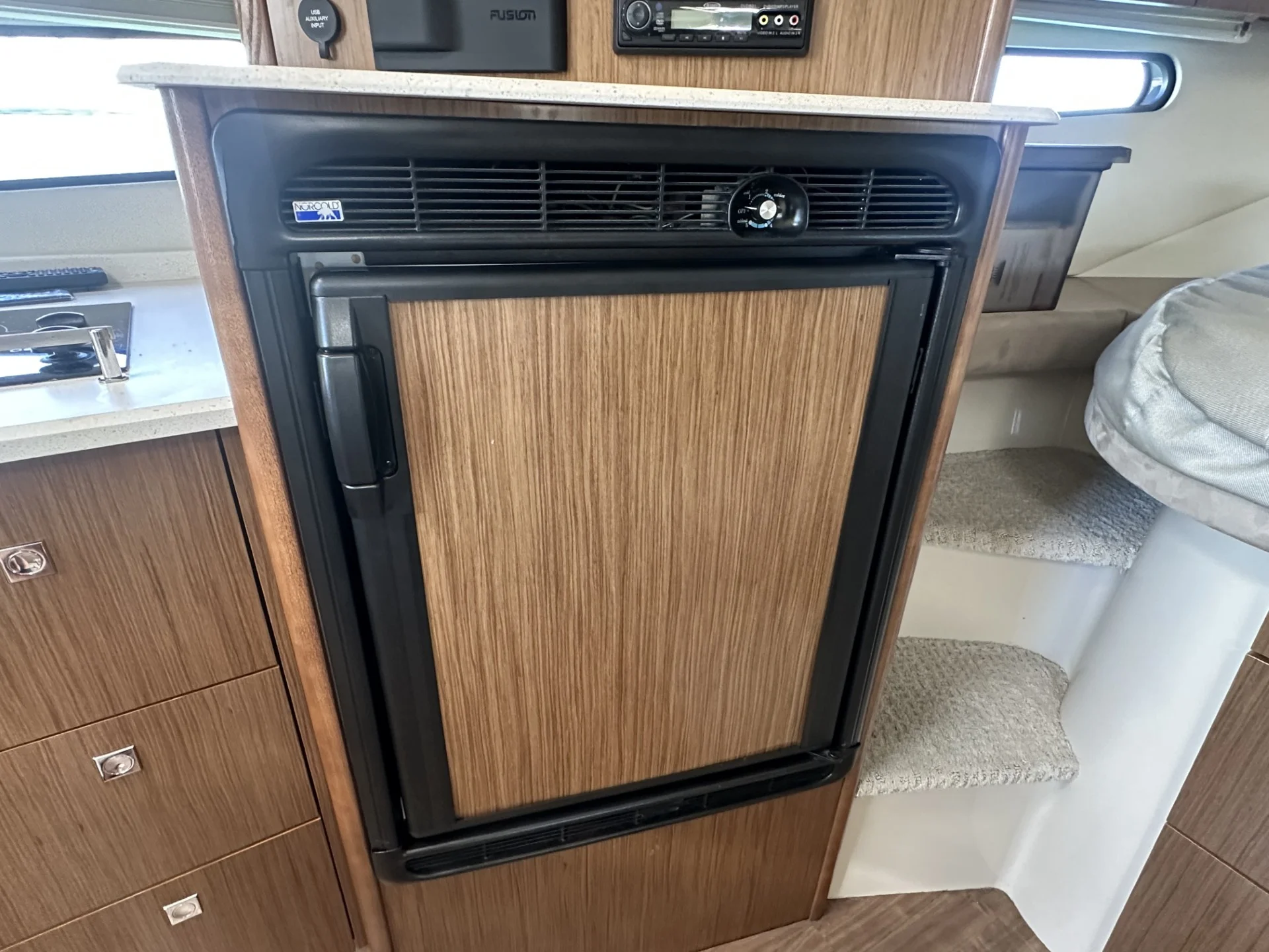 2016 Cruisers Yachts 380 EXPRESS Image Thumbnail #43