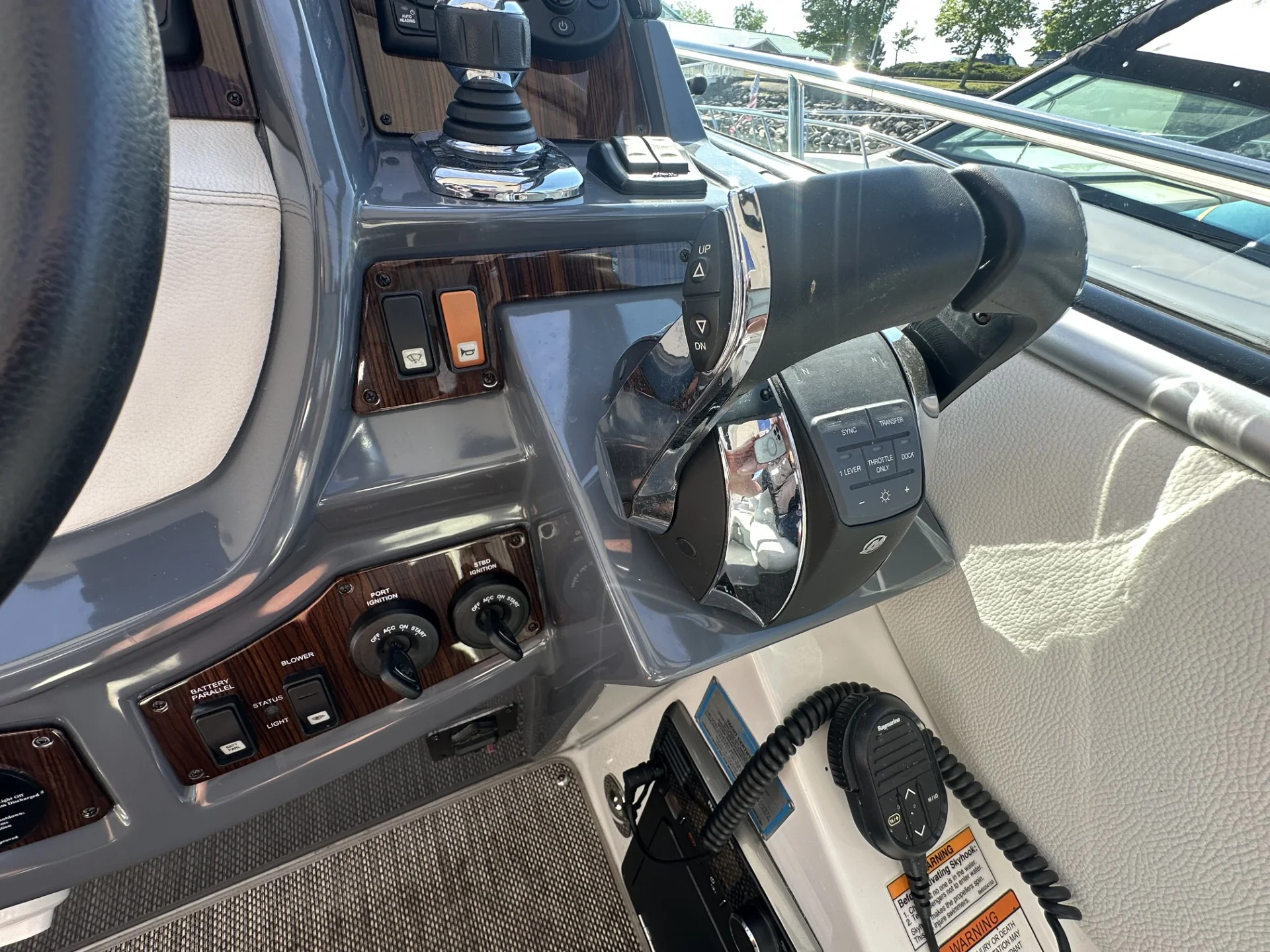 2016 Cruisers Yachts 380 EXPRESS Image Thumbnail #20