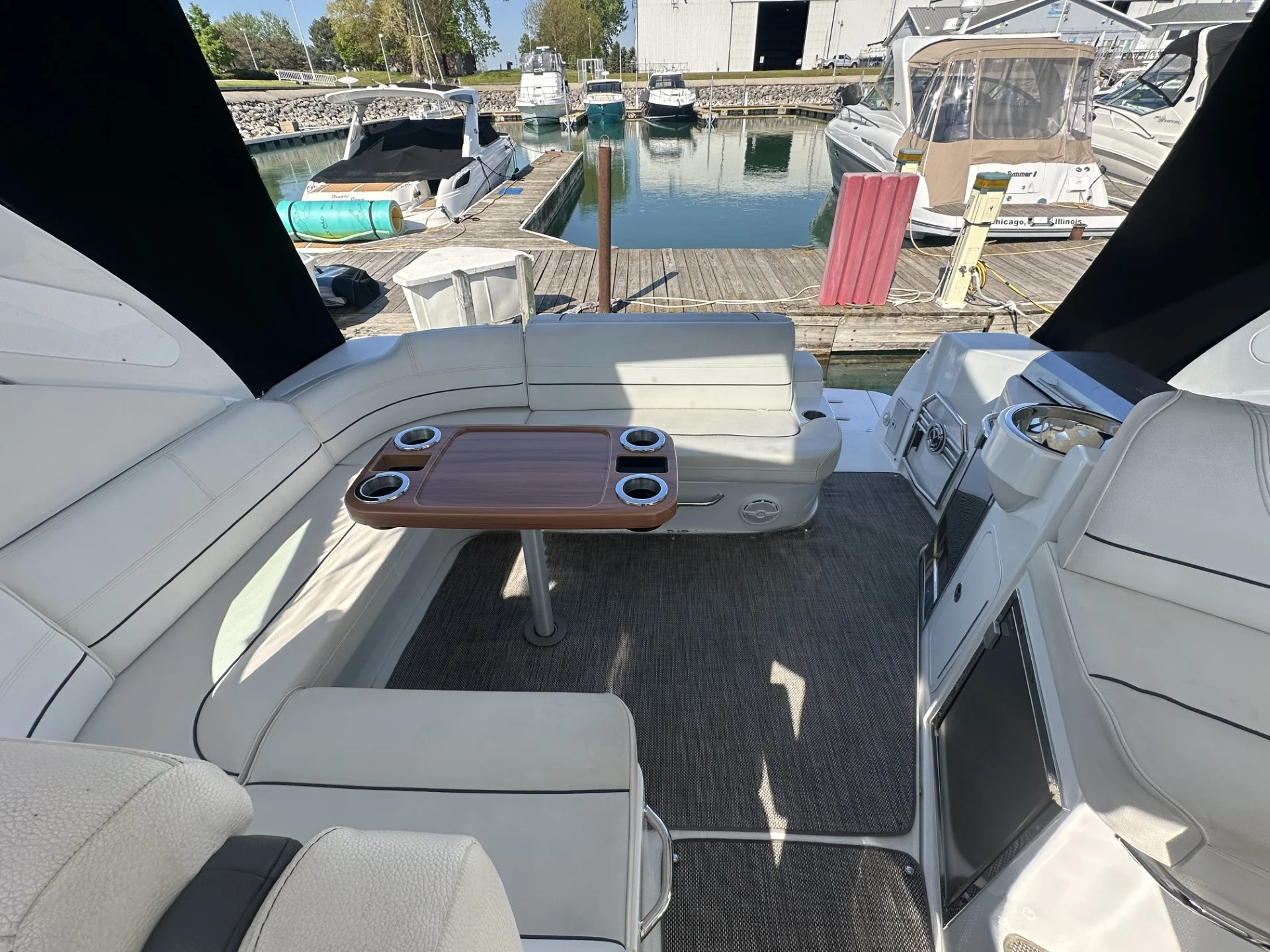 2016 Cruisers Yachts 380 EXPRESS Image Thumbnail #15