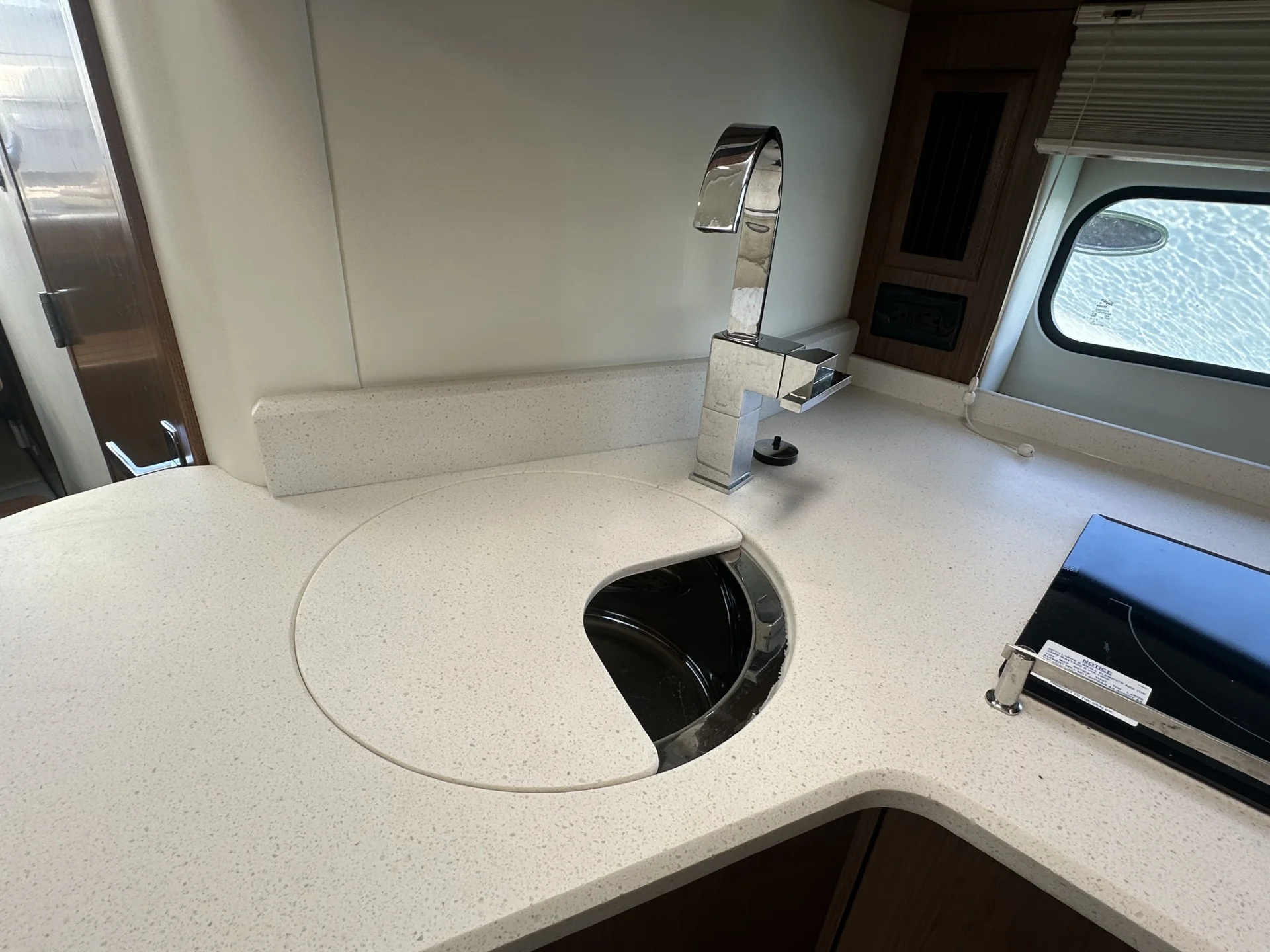 2016 Cruisers Yachts 380 EXPRESS Image Thumbnail #42
