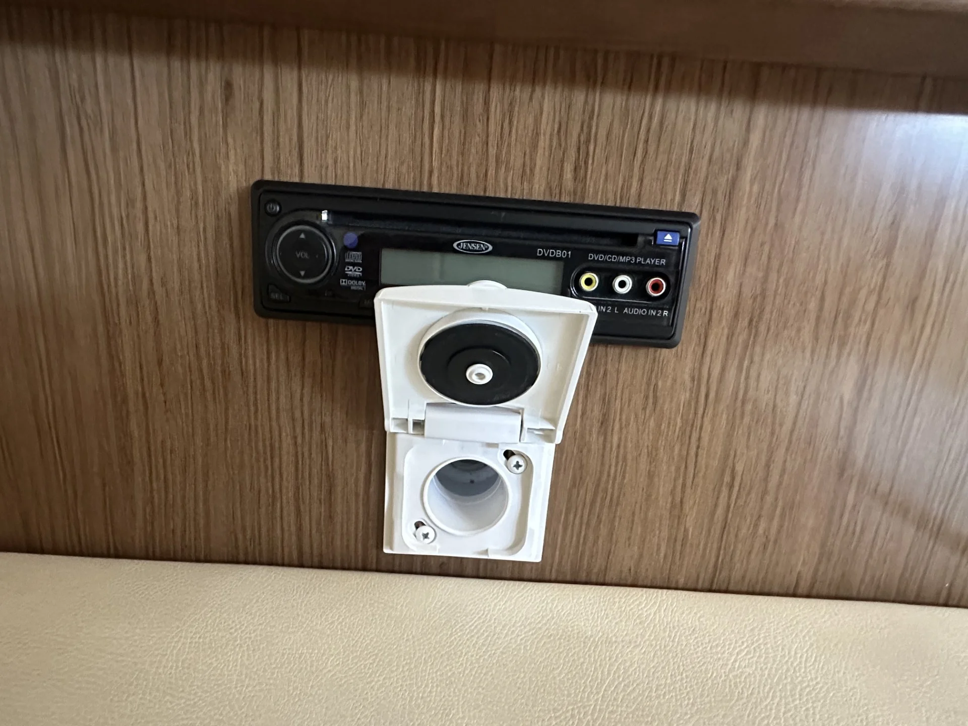 2016 Cruisers Yachts 380 EXPRESS Image Thumbnail #32