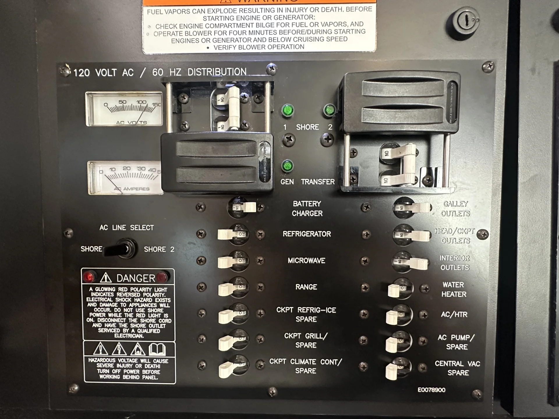 2016 Cruisers Yachts 380 EXPRESS Image Thumbnail #48