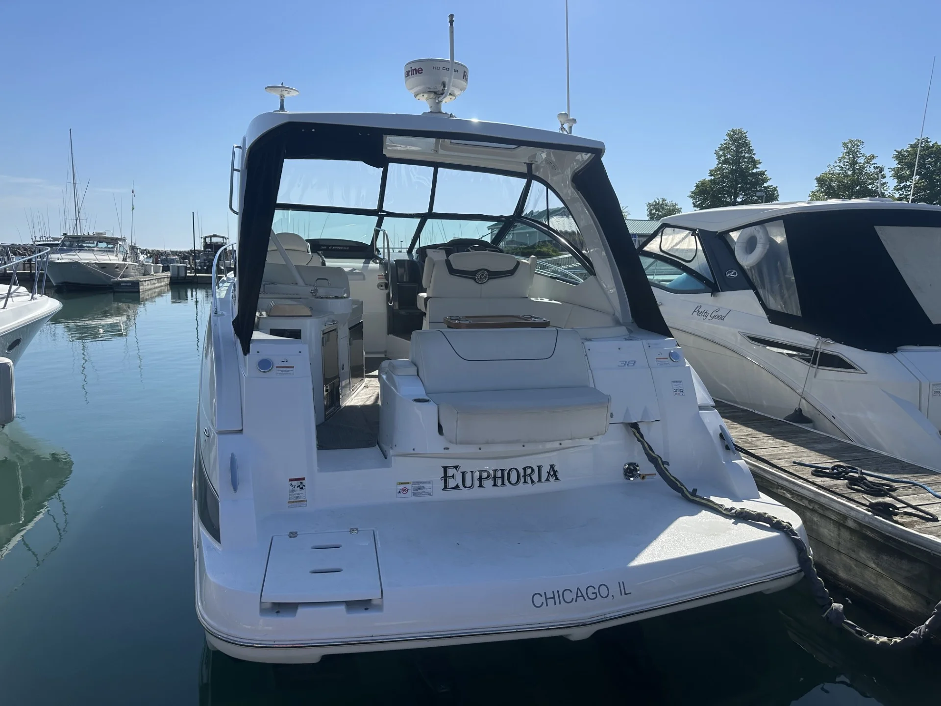 2016 Cruisers Yachts 380 EXPRESS Image Thumbnail #8
