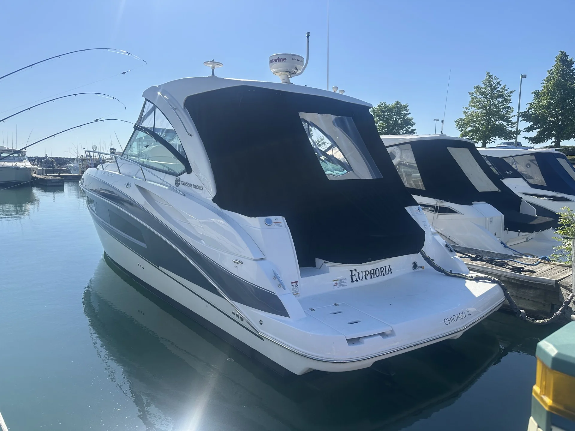 2016 Cruisers Yachts 380 EXPRESS Image Thumbnail #3