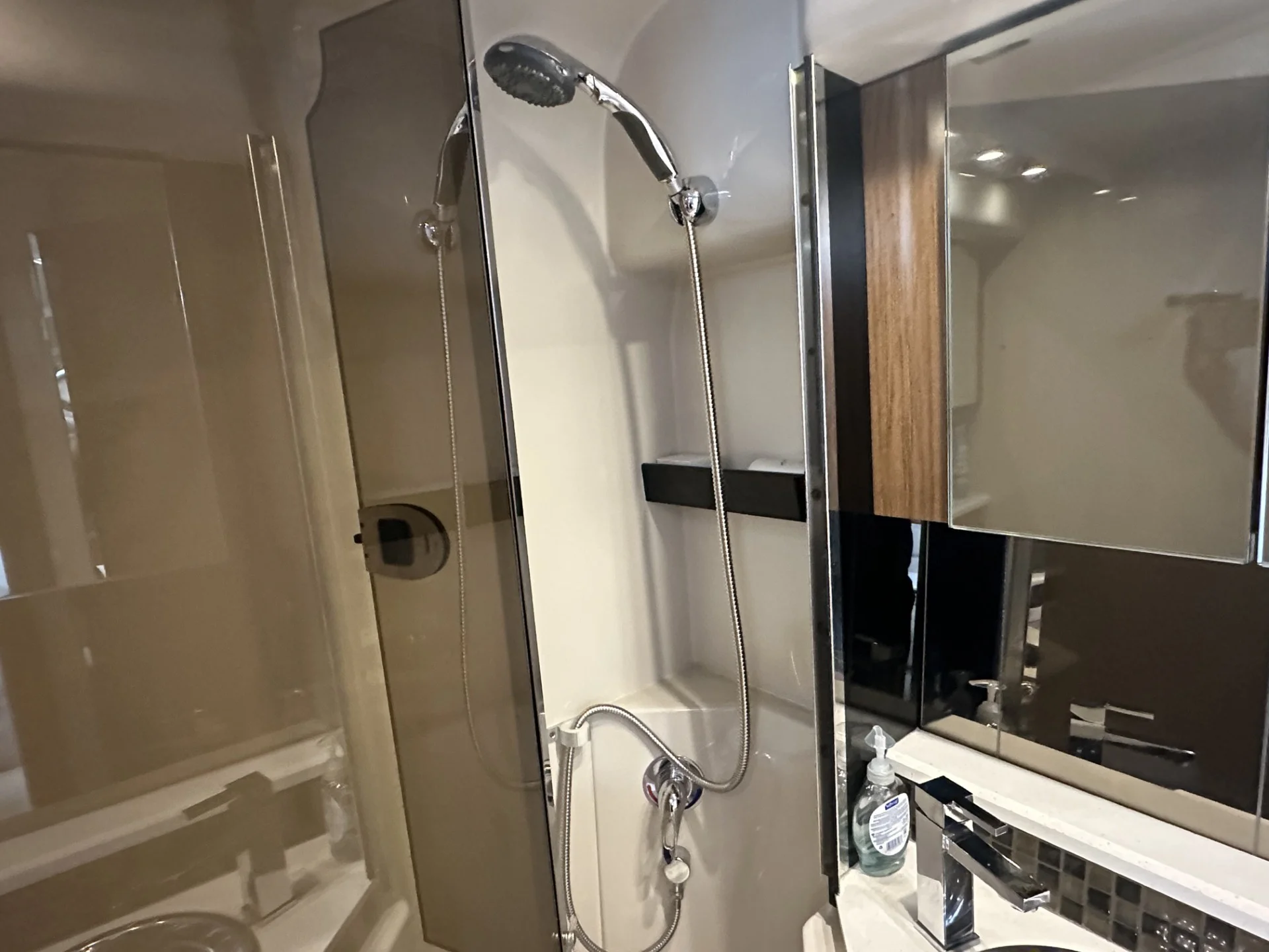 2016 Cruisers Yachts 380 EXPRESS Image Thumbnail #50