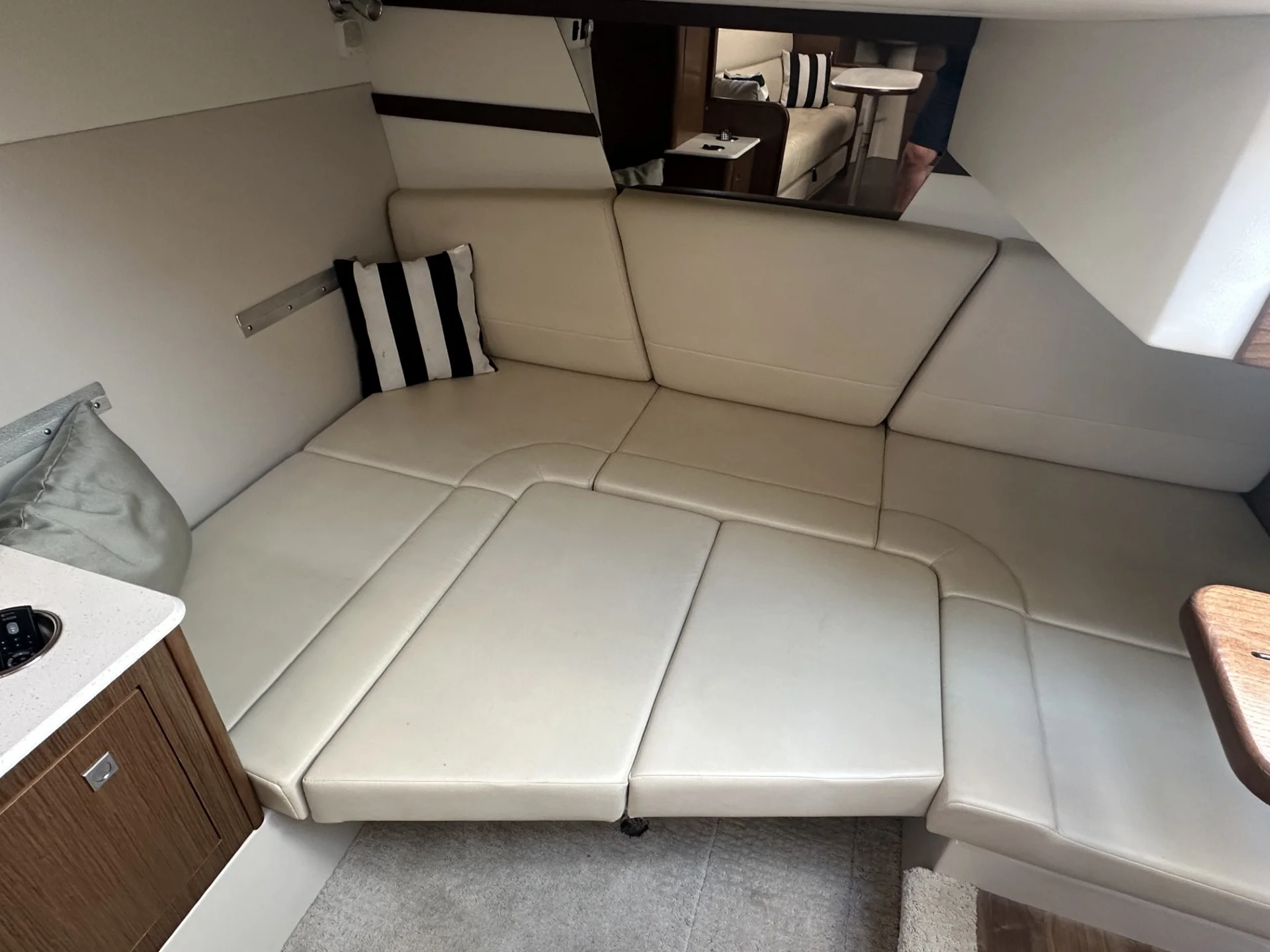 2016 Cruisers Yachts 380 EXPRESS Image Thumbnail #29