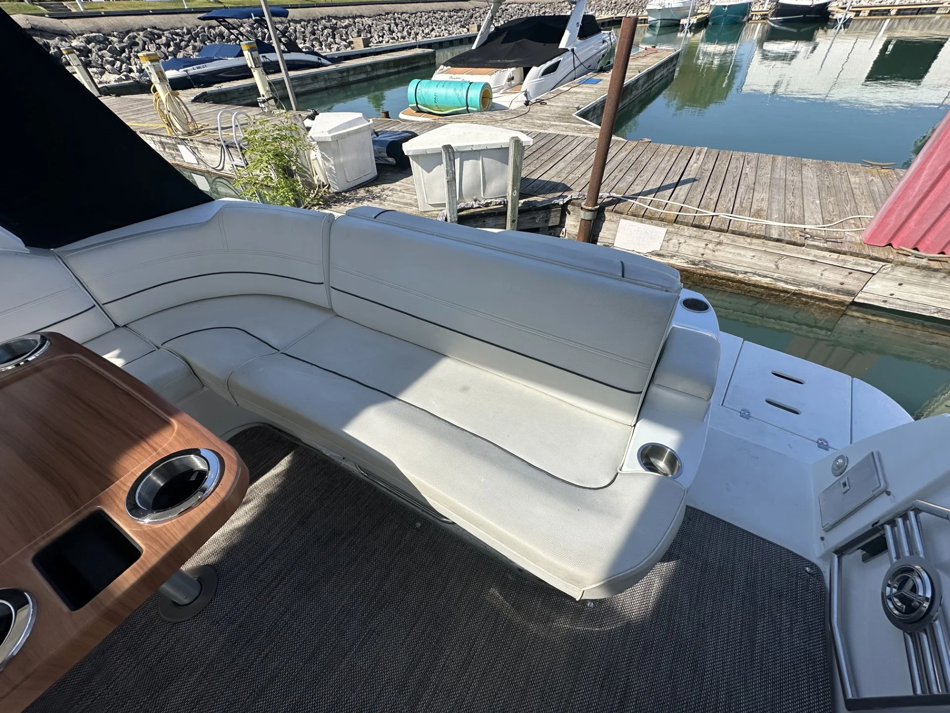 2016 Cruisers Yachts 380 EXPRESS Image Thumbnail #56