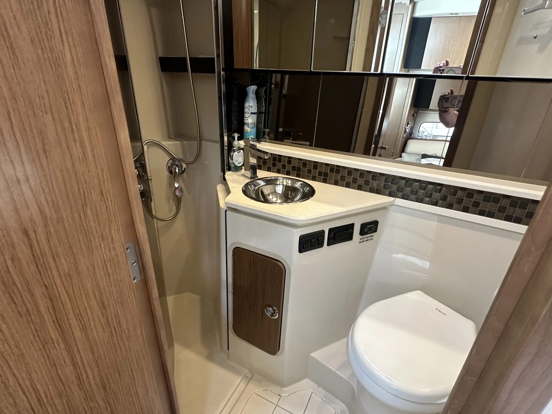 2016 Cruisers Yachts 380 EXPRESS Image Thumbnail #49