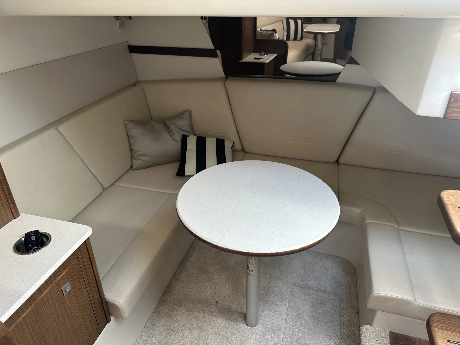 2016 Cruisers Yachts 380 EXPRESS Image Thumbnail #33