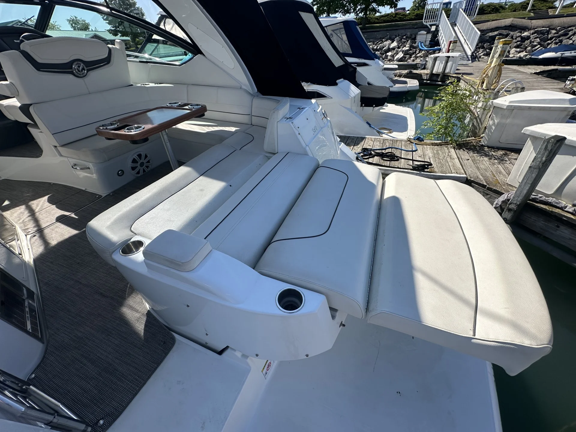2016 Cruisers Yachts 380 EXPRESS Image Thumbnail #59