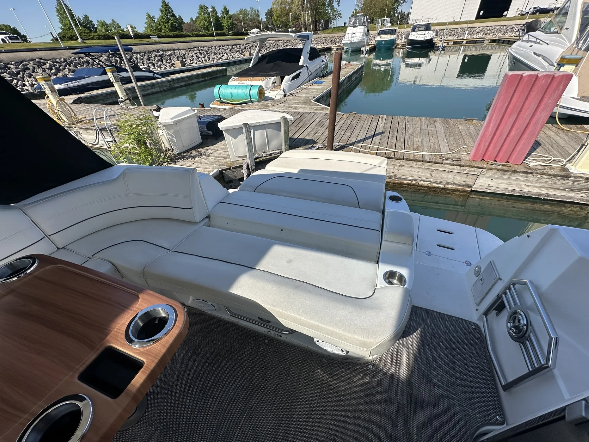 2016 Cruisers Yachts 380 EXPRESS Image Thumbnail #58