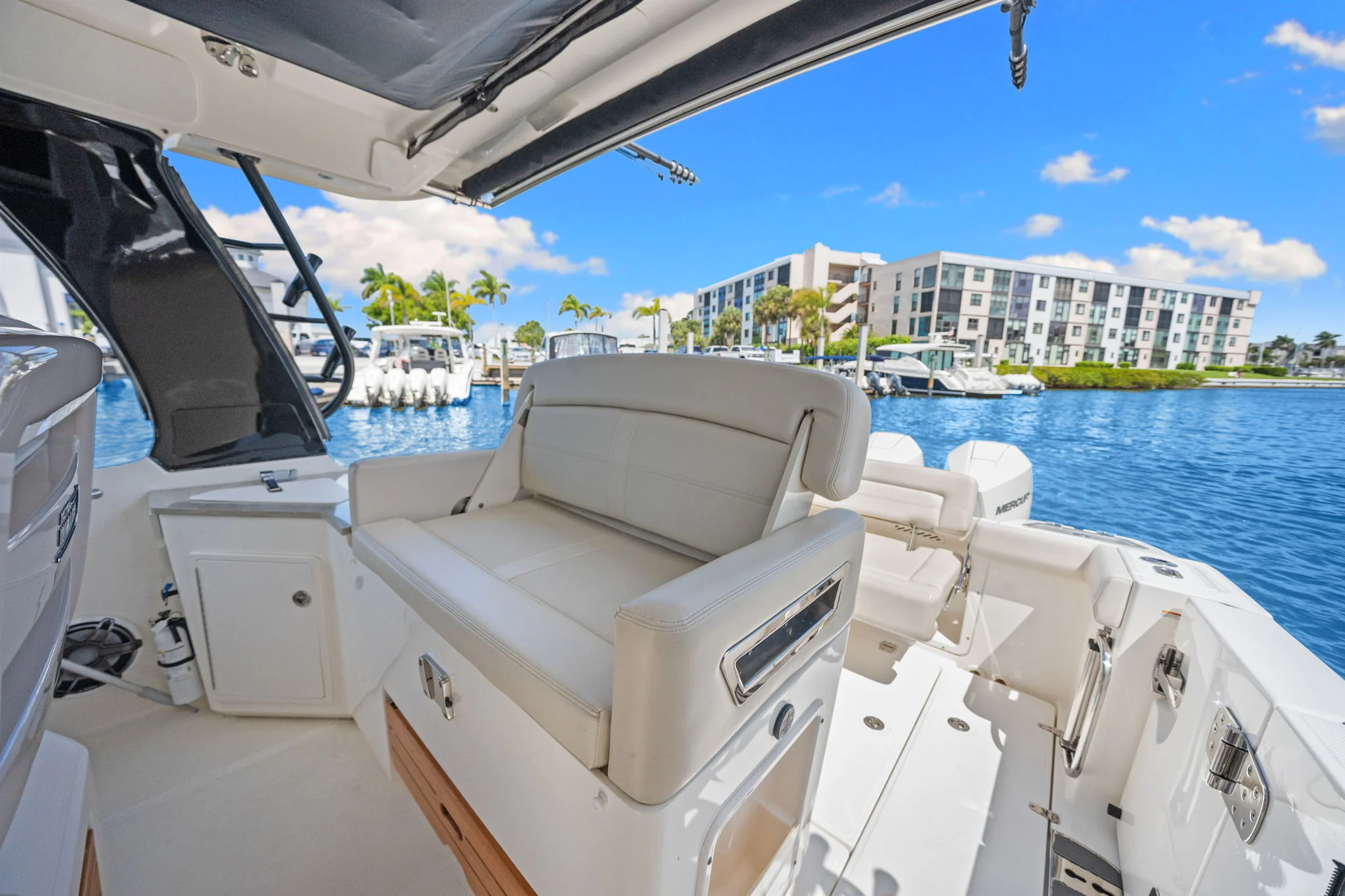 2022 Boston Whaler 350 REALM Image Thumbnail #25
