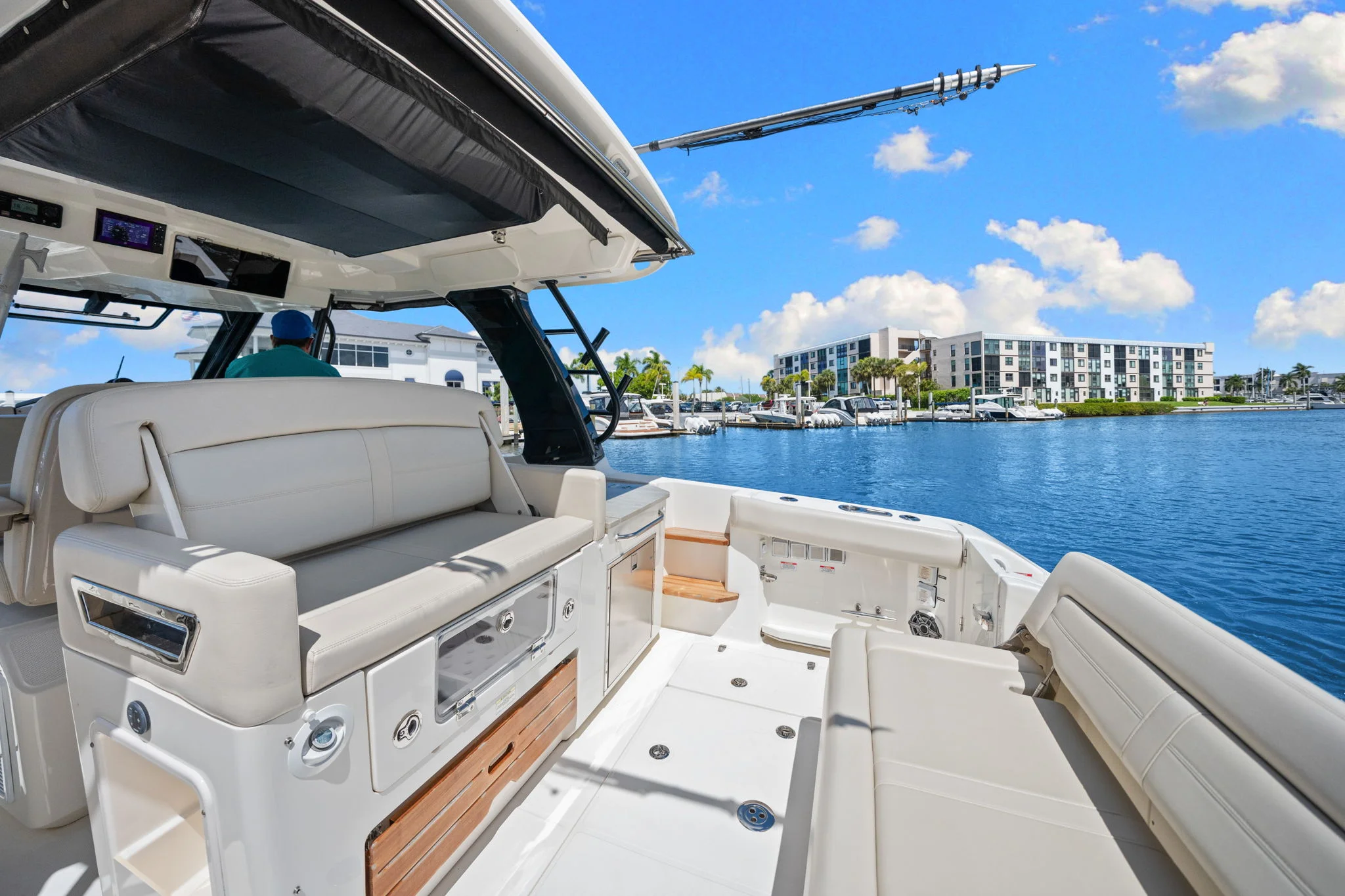 2022 Boston Whaler 350 REALM Image Thumbnail #24