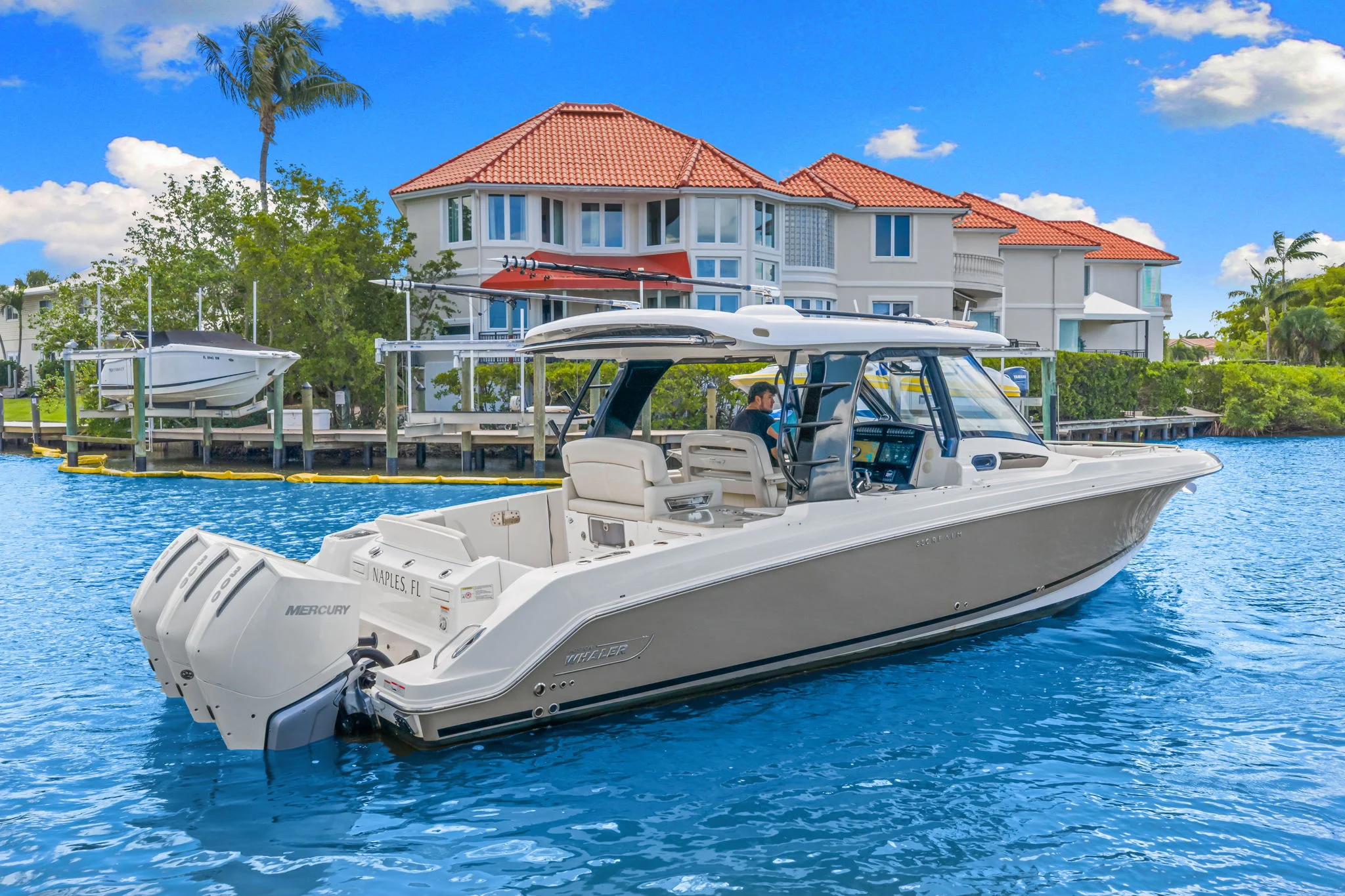 2022 Boston Whaler 350 REALM Image Thumbnail #4